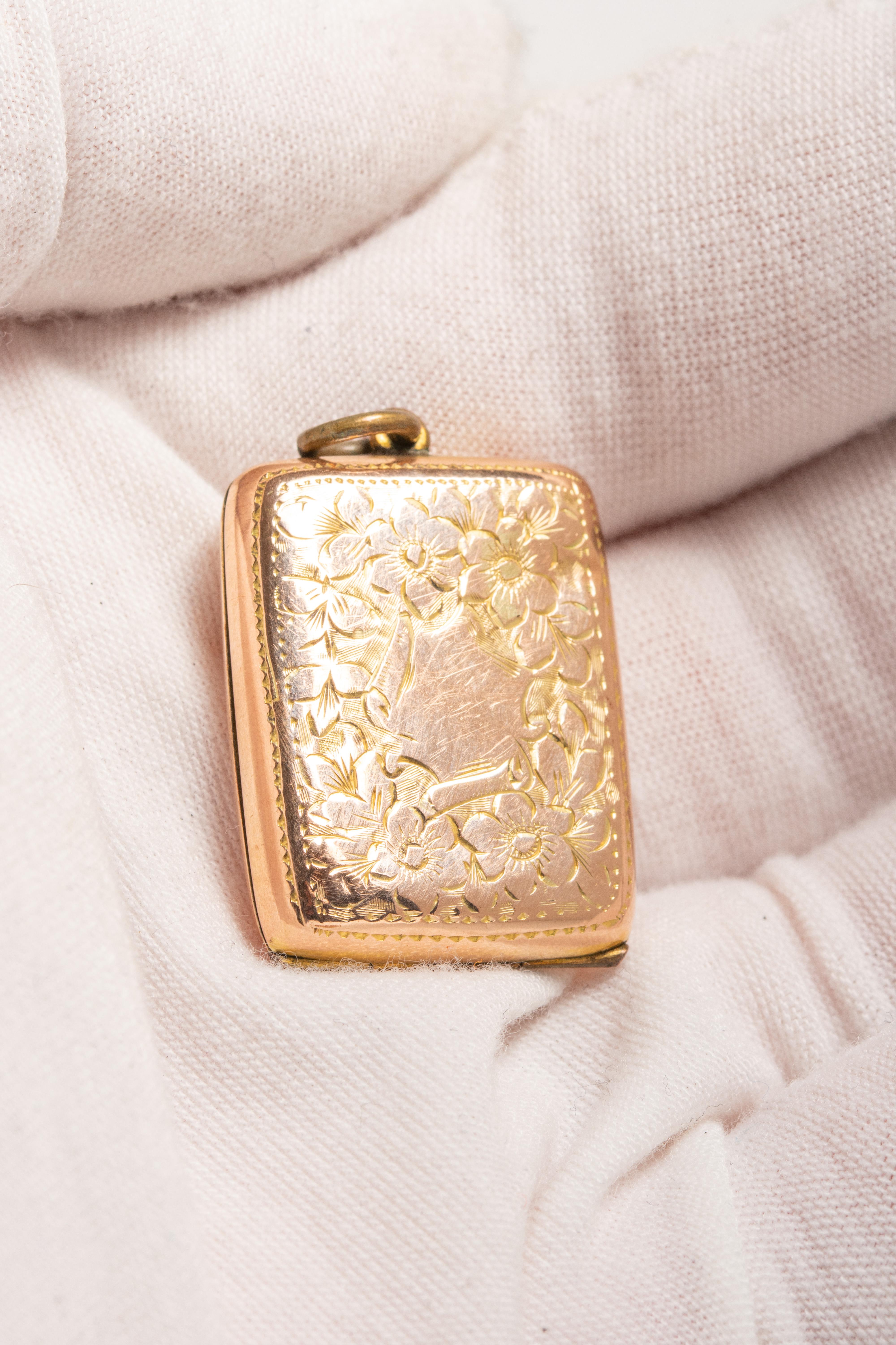Antique Victorian 9ct Gold Back & Front Rectangular Locket 3