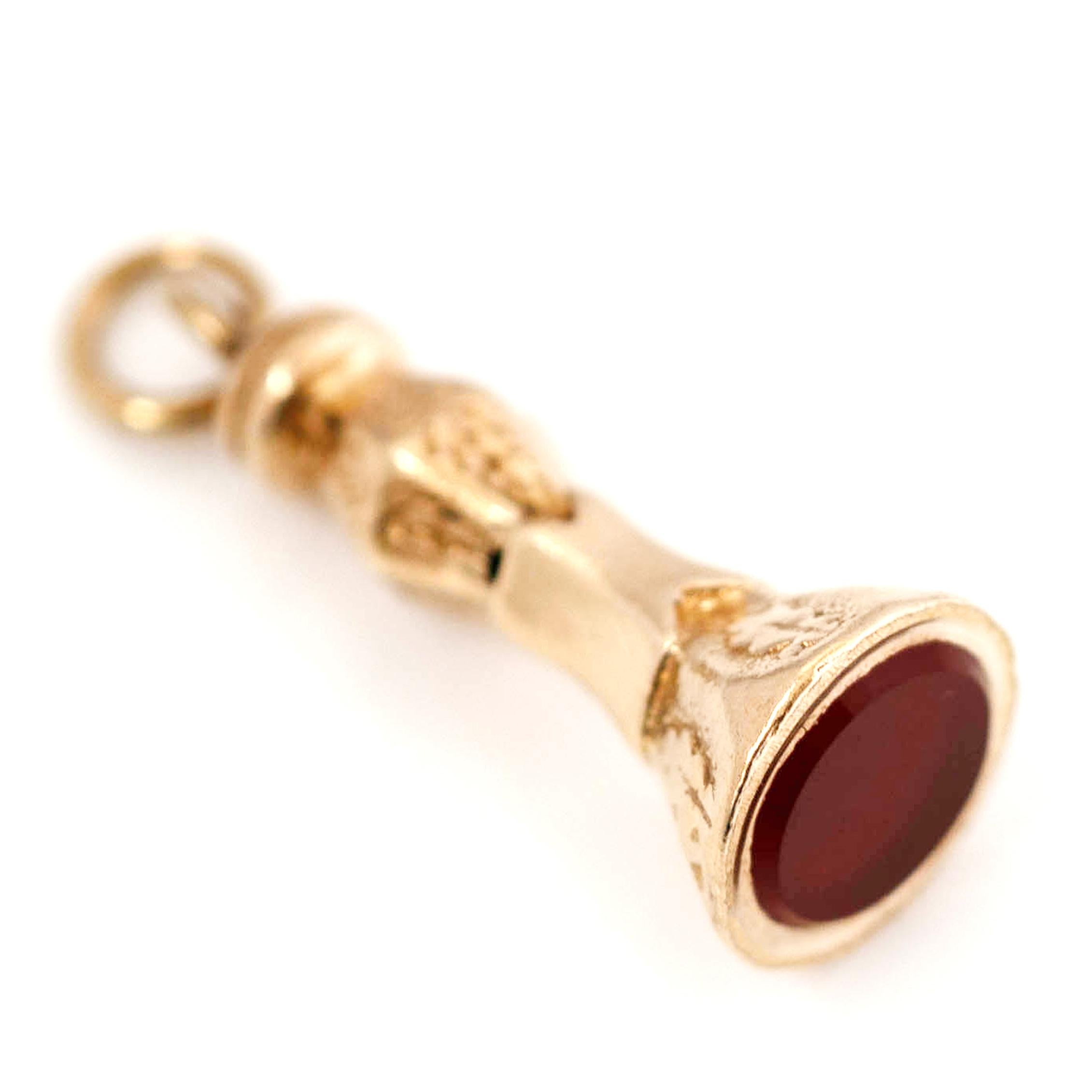 Antique Victorian 9ct Gold Carnelian Fob Charm Necklace In Excellent Condition For Sale In London, GB