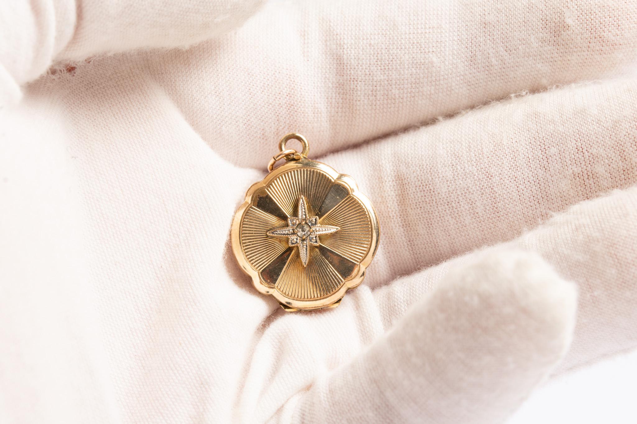 Antique Victorian 9ct Gold Diamond Starburst Locket For Sale 2