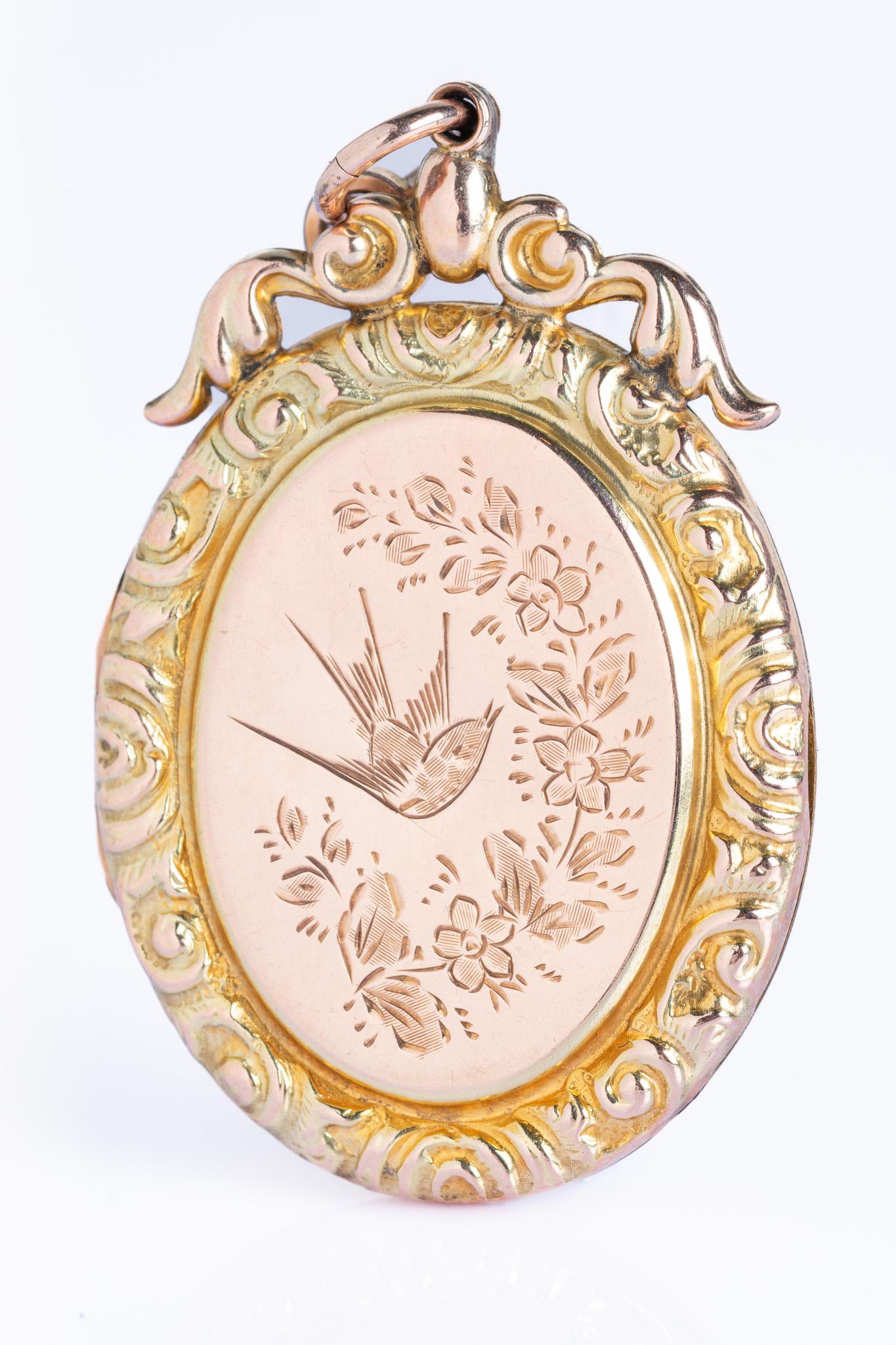 Antico medaglione vittoriano in oro 9ct con fronte e retro a forma di rondine in vendita 6