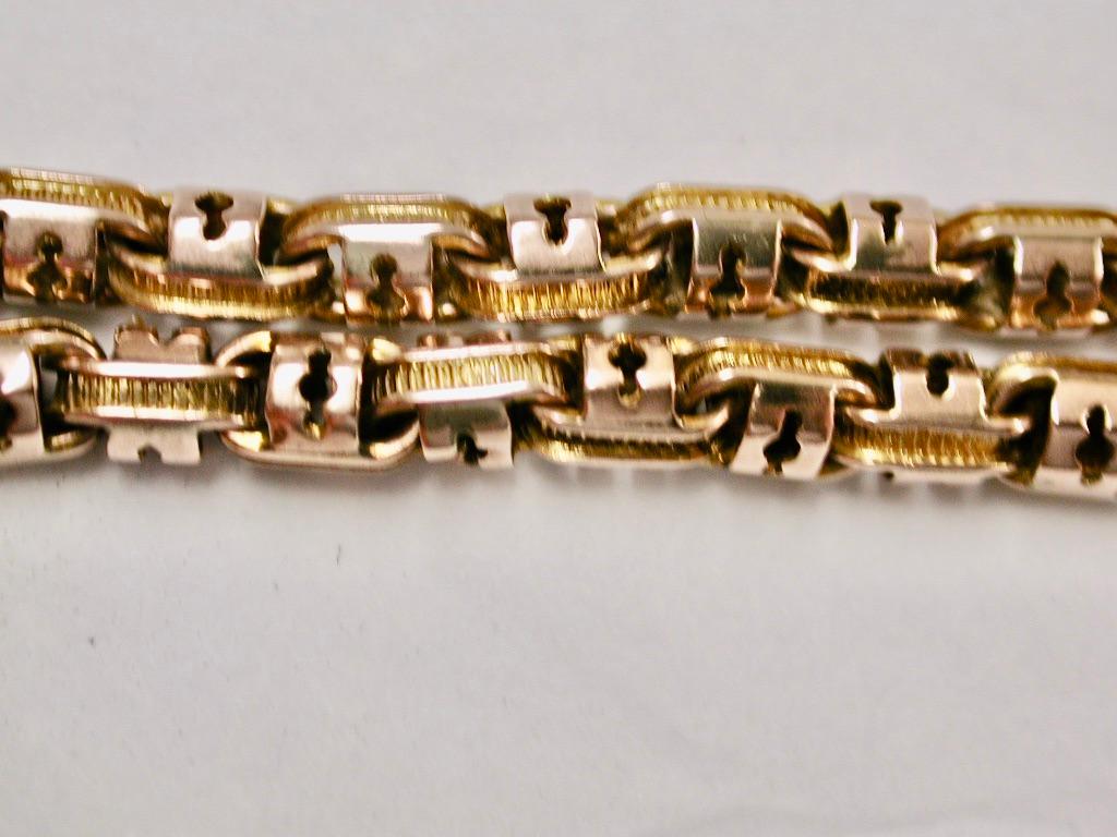 Antique 9ct Gold Guard Chain 48 Inches Long Dated Circa 1880
Lovely fancy link,42.2 grams of 9ct gold.
This beautiful chain can be worn once or twice round the neck without undoing
the links
It has a 9ct Gold clip at the end for hanging a small