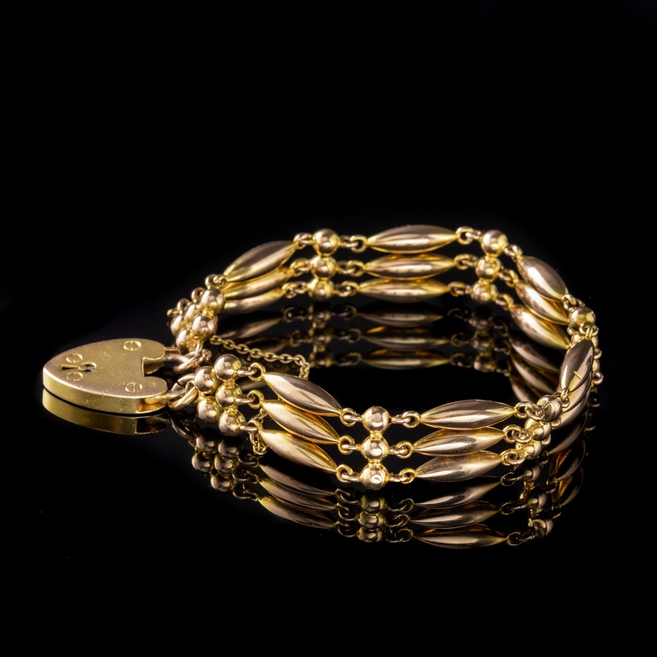 Women's Antique Victorian 9 Carat Gold Heart Padlock Link Bracelet, circa 1880 For Sale