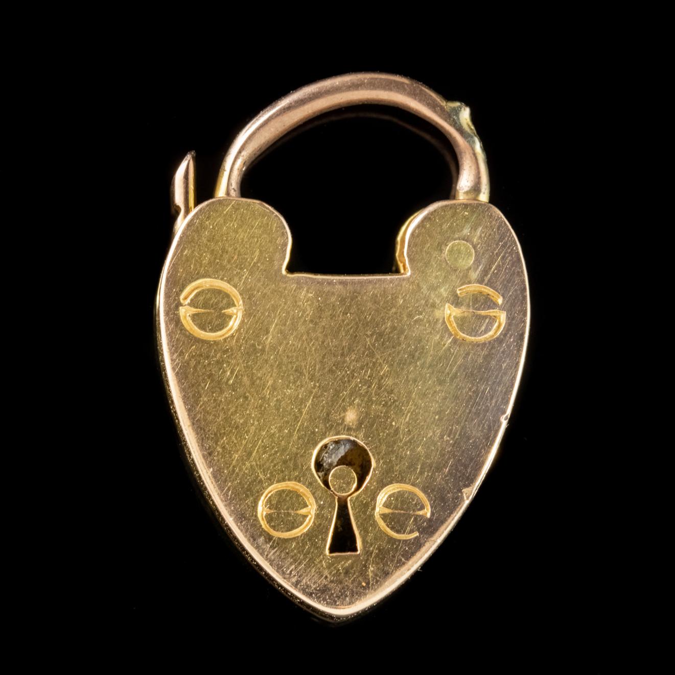 Antique Victorian 9 Carat Gold Heart Padlock Link Bracelet, circa 1880 For Sale 1