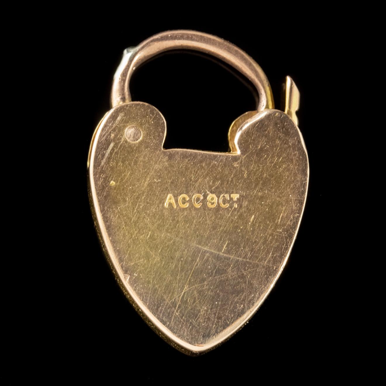 Antique Victorian 9 Carat Gold Heart Padlock Link Bracelet, circa 1880 For Sale 2