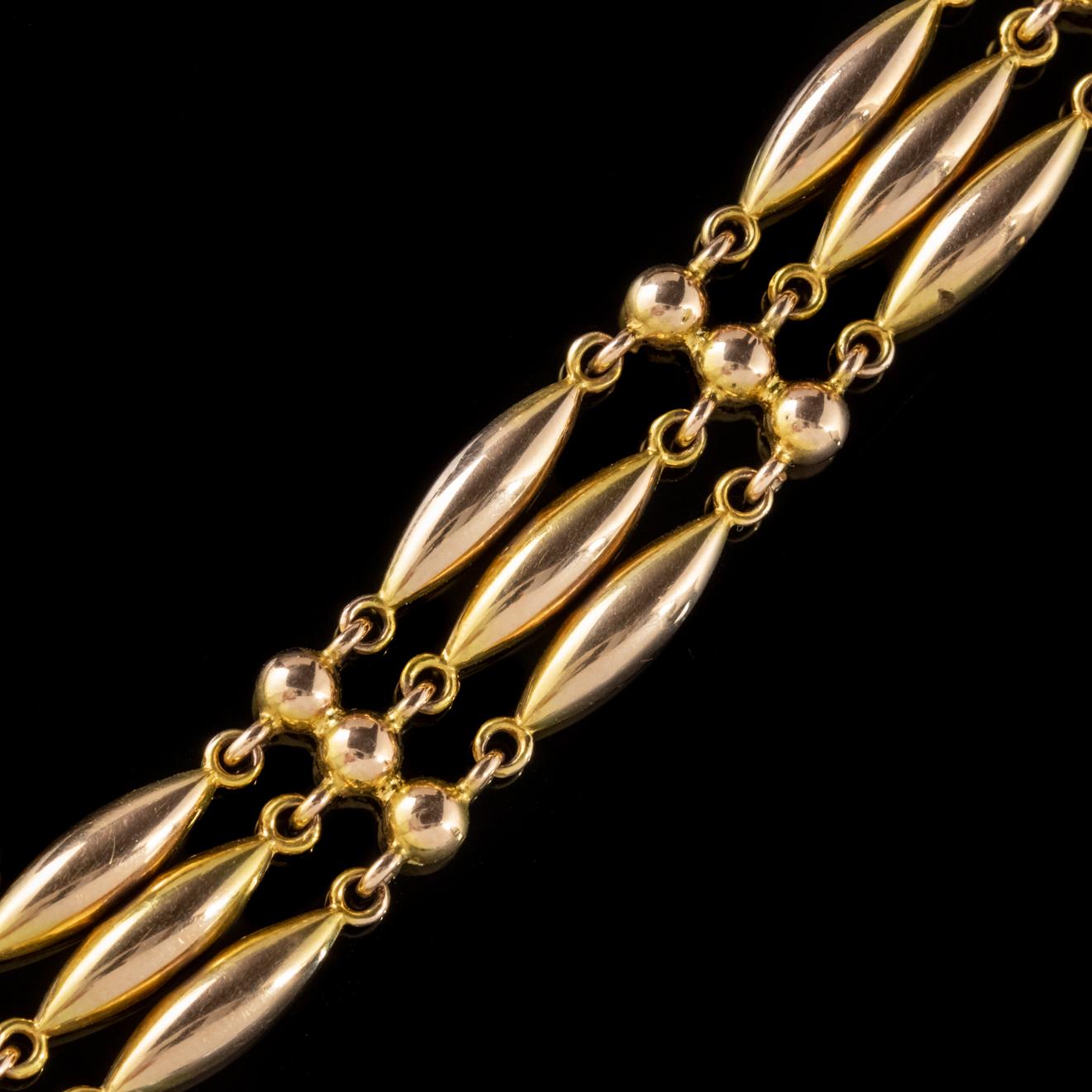 Antique Victorian 9 Carat Gold Heart Padlock Link Bracelet, circa 1880 For Sale 3