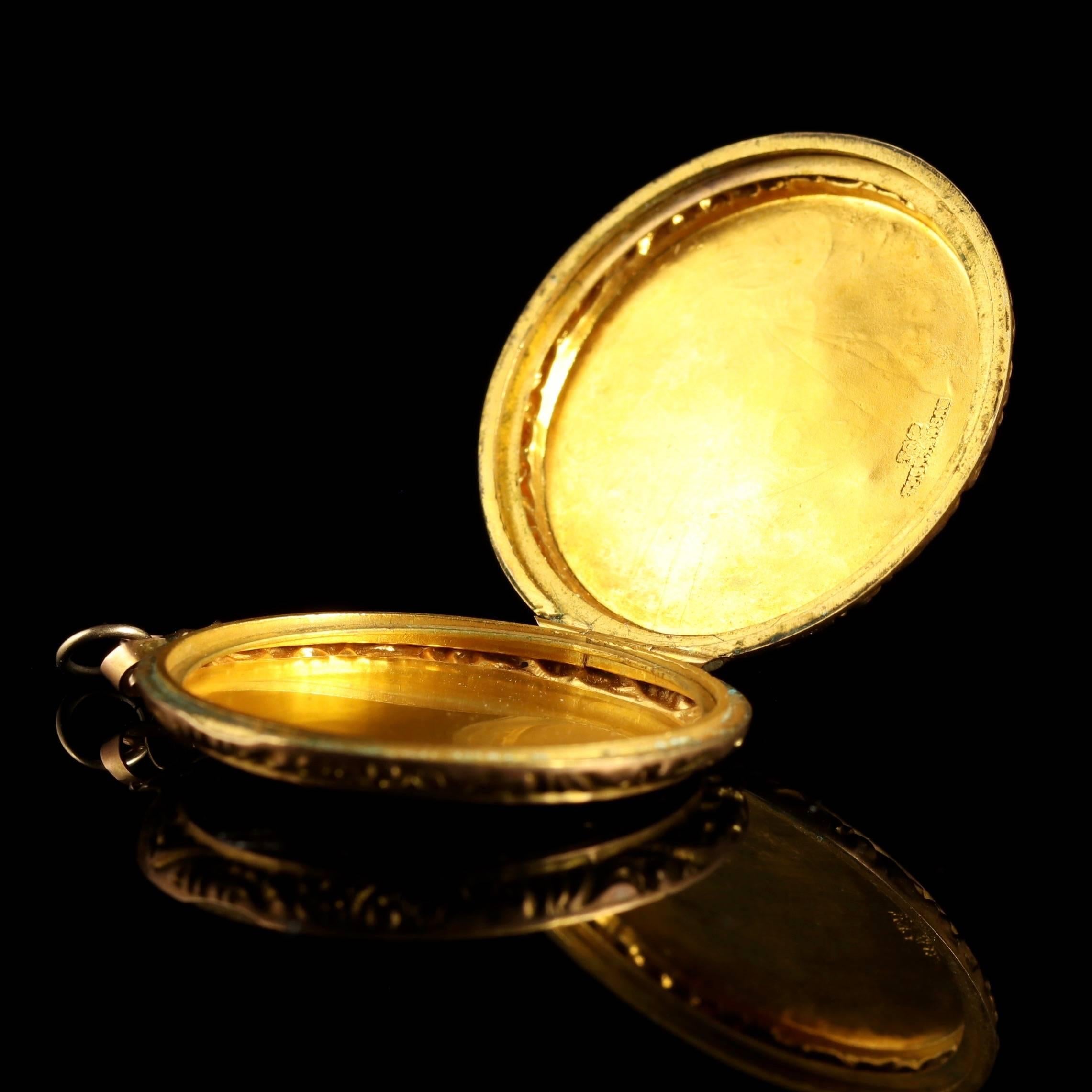 Antique Victorian 9 Carat Gold Locket, circa 1900 1