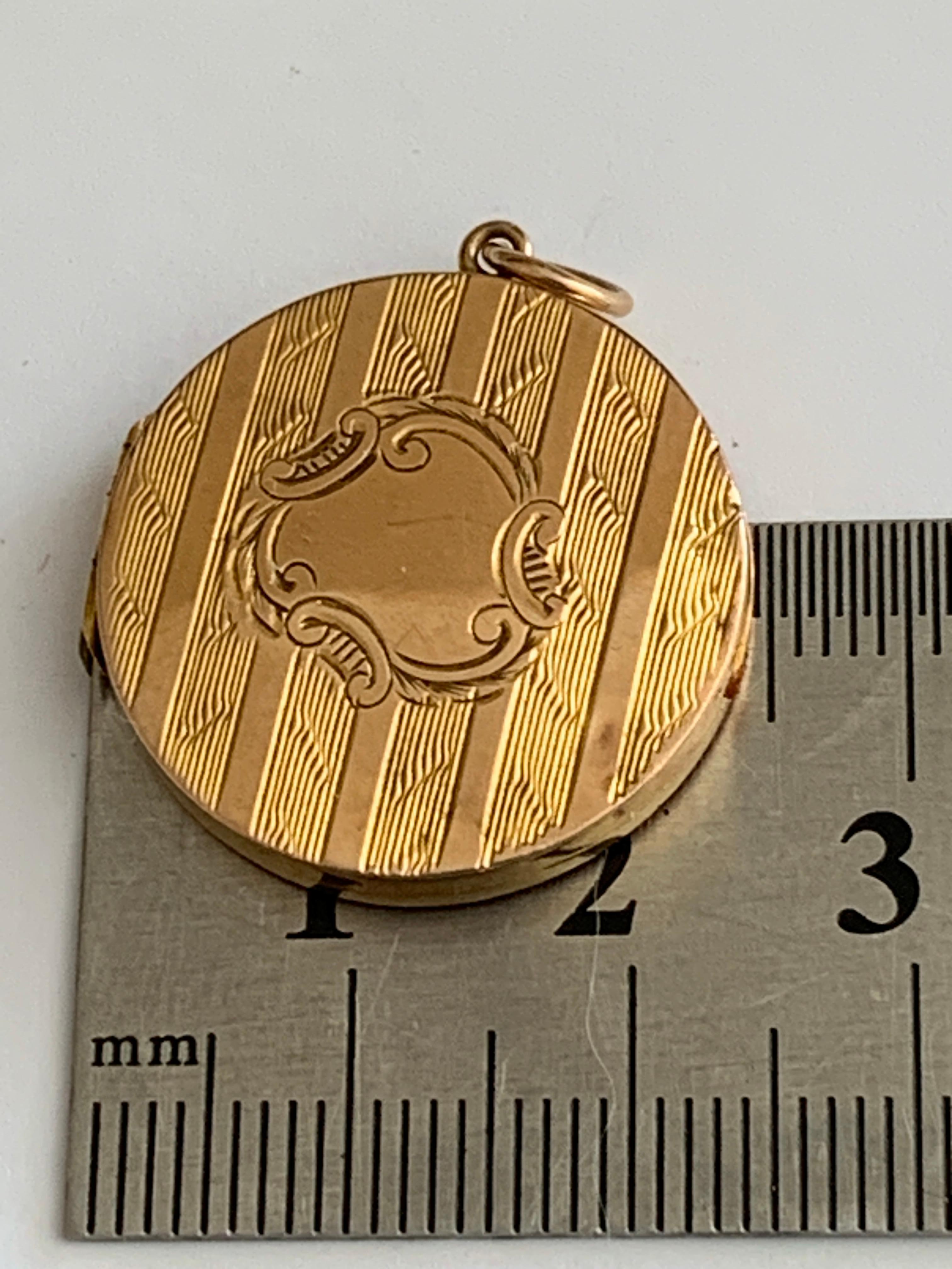 Antiguo medallón victoriano de oro de 9 ct, fechado en 1857 en venta 8