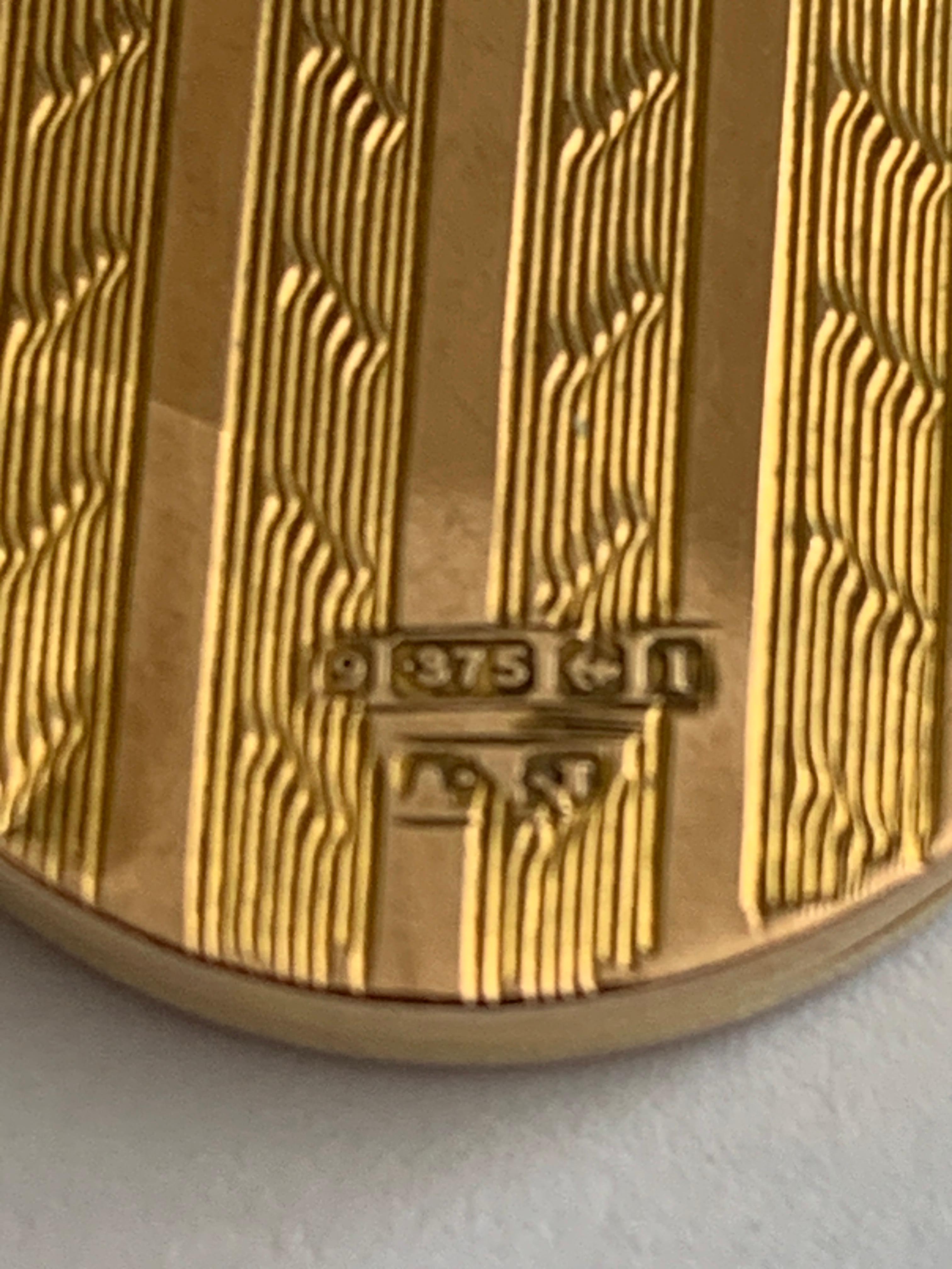 Antiguo medallón victoriano de oro de 9 ct, fechado en 1857 en Bueno estado para la venta en London, GB