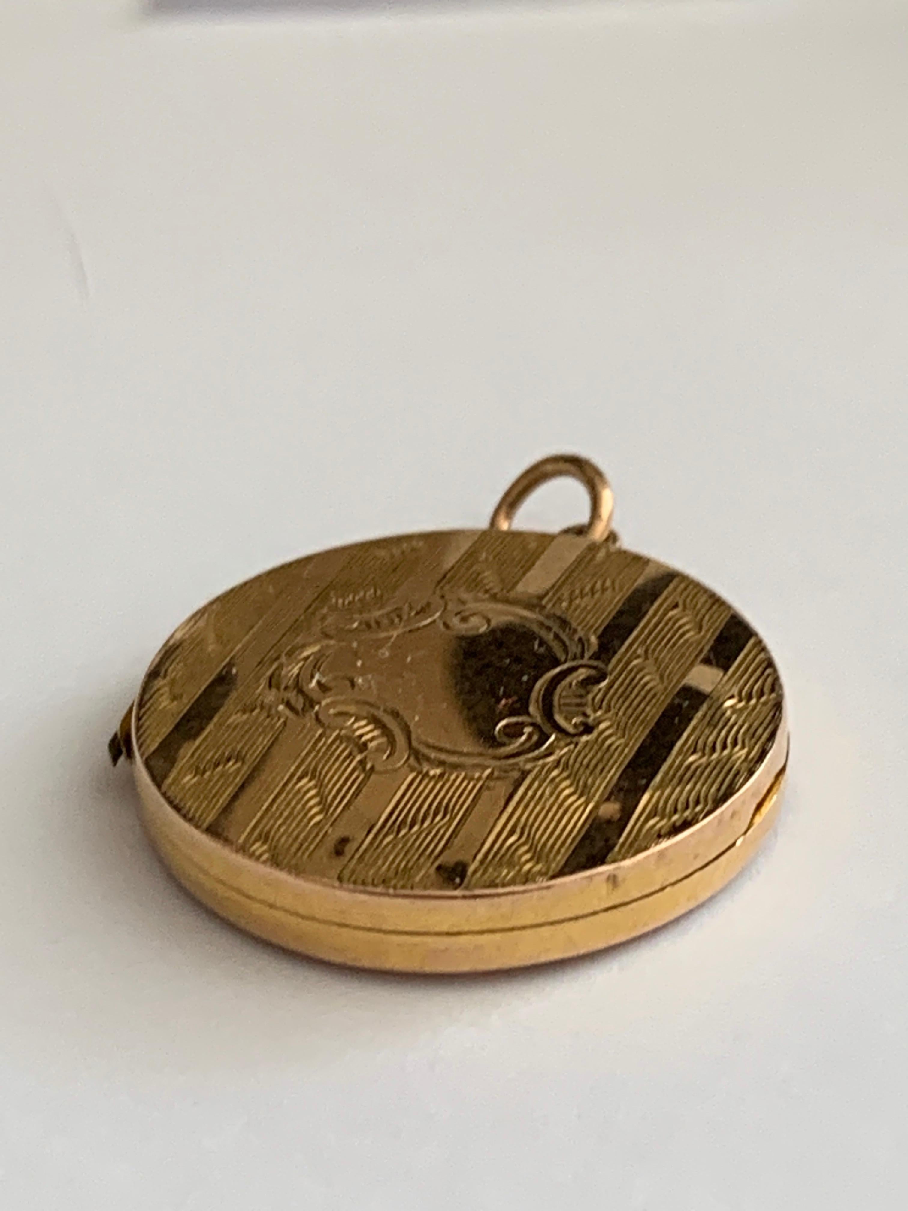 Antiguo medallón victoriano de oro de 9 ct, fechado en 1857 en venta 2