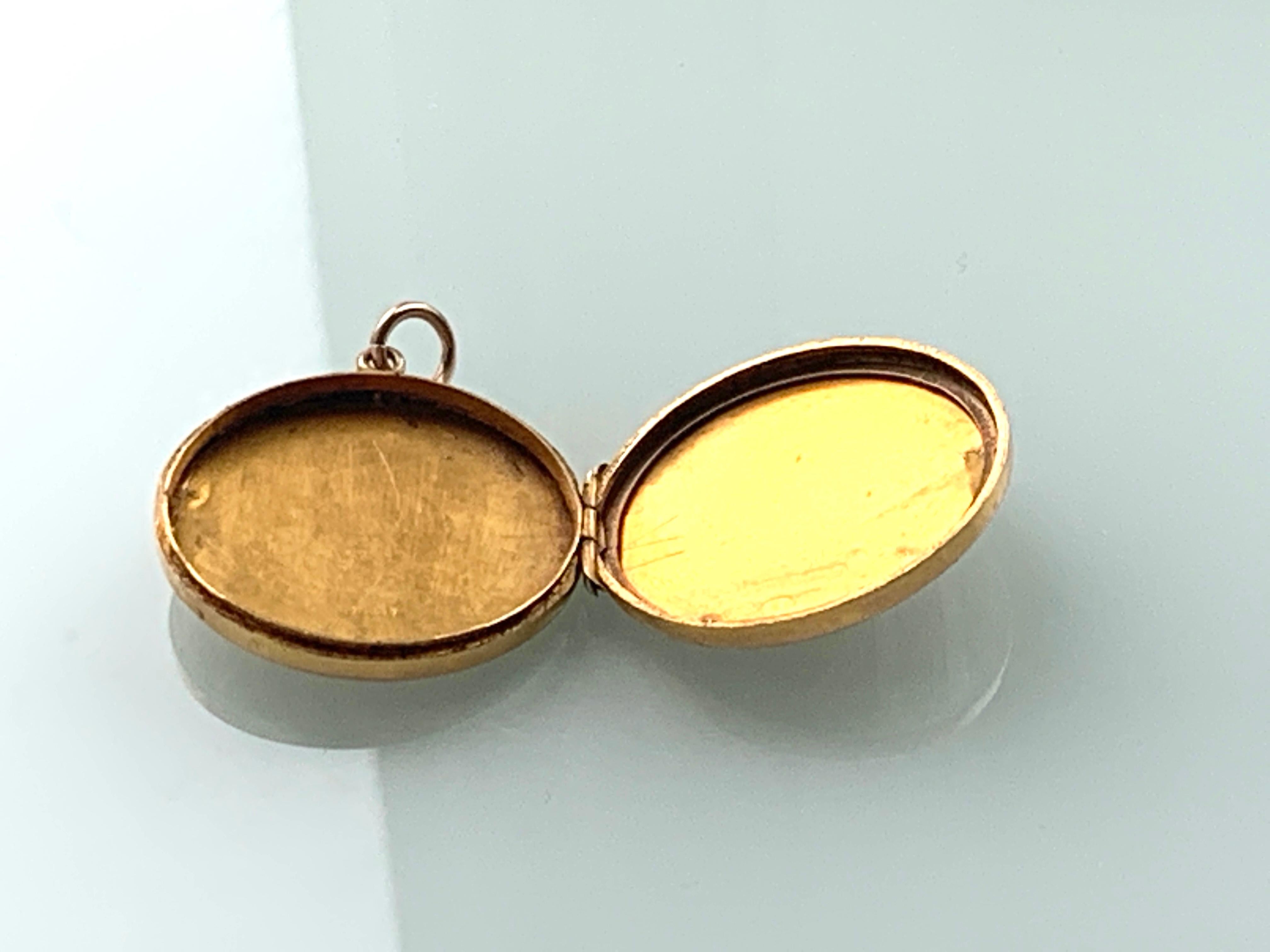 Antique Victorian 9ct Gold Locket, Dated 1857 For Sale 1