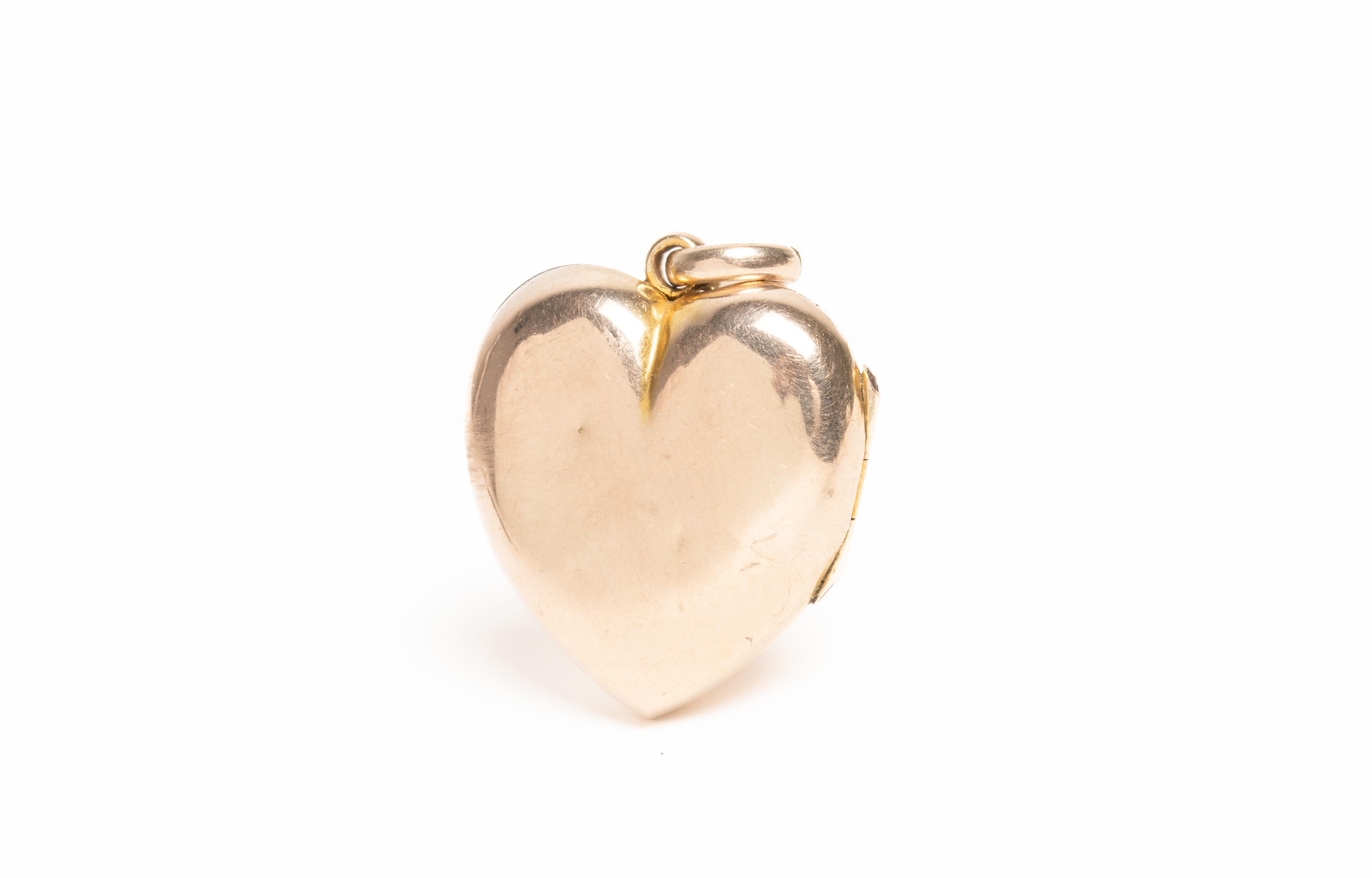 Antikes viktorianisches 9 Karat Gold Perlen-Herz-Medaillon im Zustand „Gut“ in Portland, England