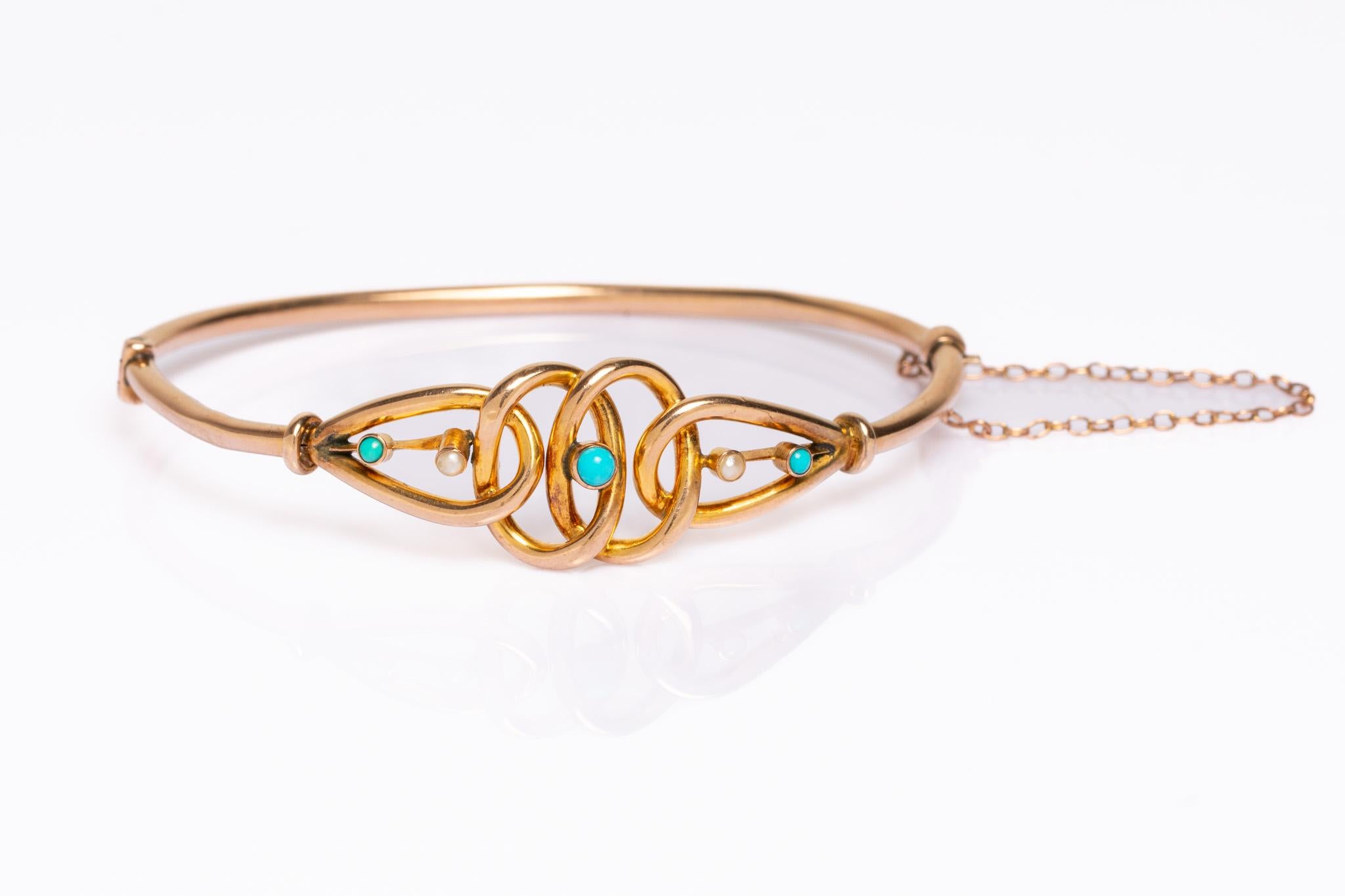 Antique Victorian 9ct Gold Turquoise and Pearl Bangle Bracelet Corte cojín antiguo en venta