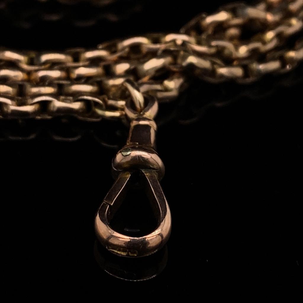 An exceptional, fine and impressive, antique Victorian 9 karat yellow gold longuard chain

This fine and very long 32 inch antique longuard chain has been crafted in 9k yellow gold.

An excellent example of Victorian craftsmanship which consists of
