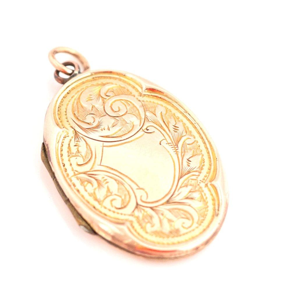 Antique Victorian 9ct Yellow Gold Oval Locket Necklace For Sale 1
