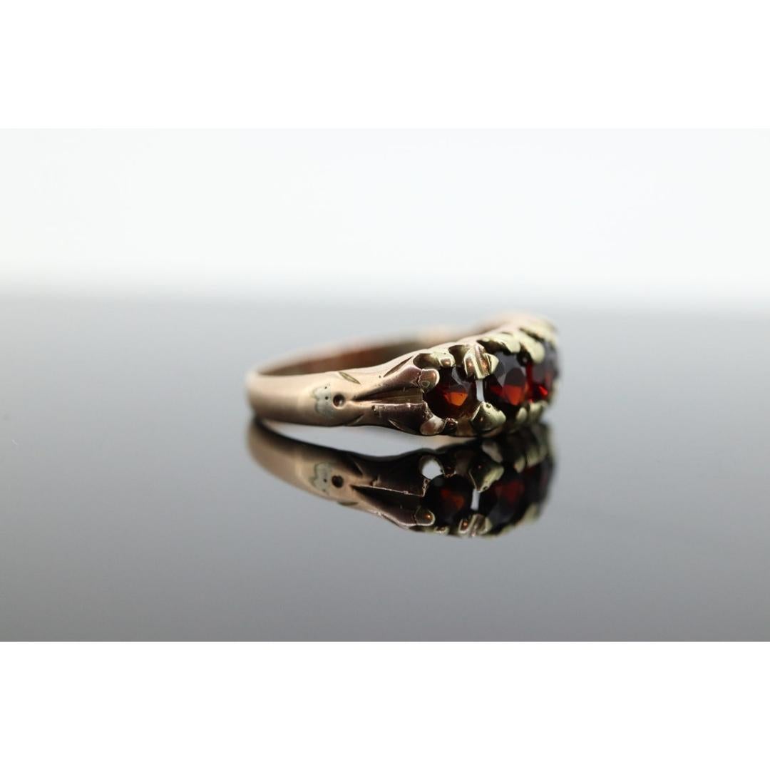 Antique Victorian 9k 375 Garnet Cluster ring. 9k Yellow Gold UK Chester 1905. For Sale 3