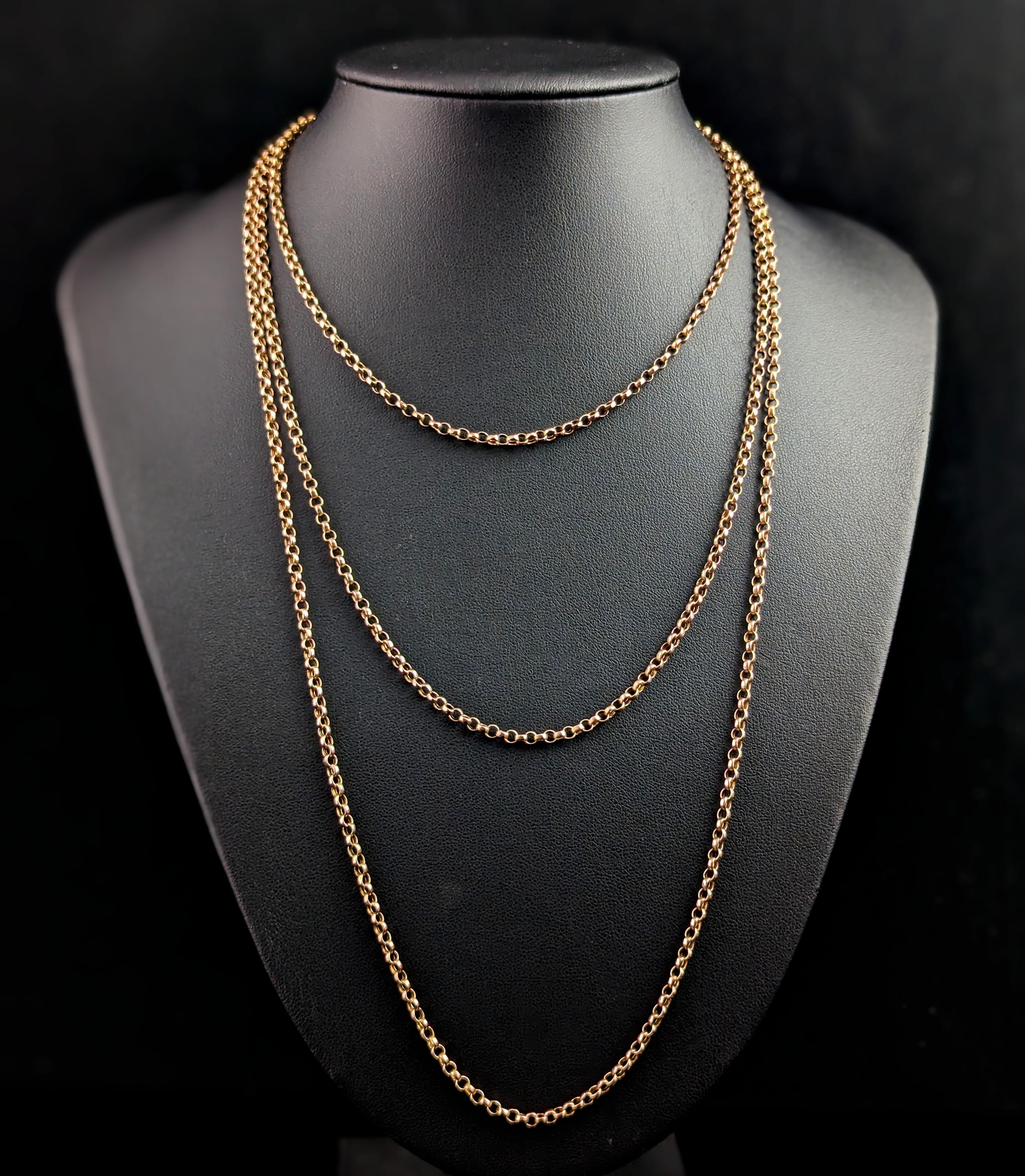 This stunning antique, Victorian 9kt yellow gold longuard chain is sure to fill your jewellery needs!

We love a good longuard chain here, such a versatile and wearable piece of jewellery, this one is no exception.

Stunning oval belcher or rolo