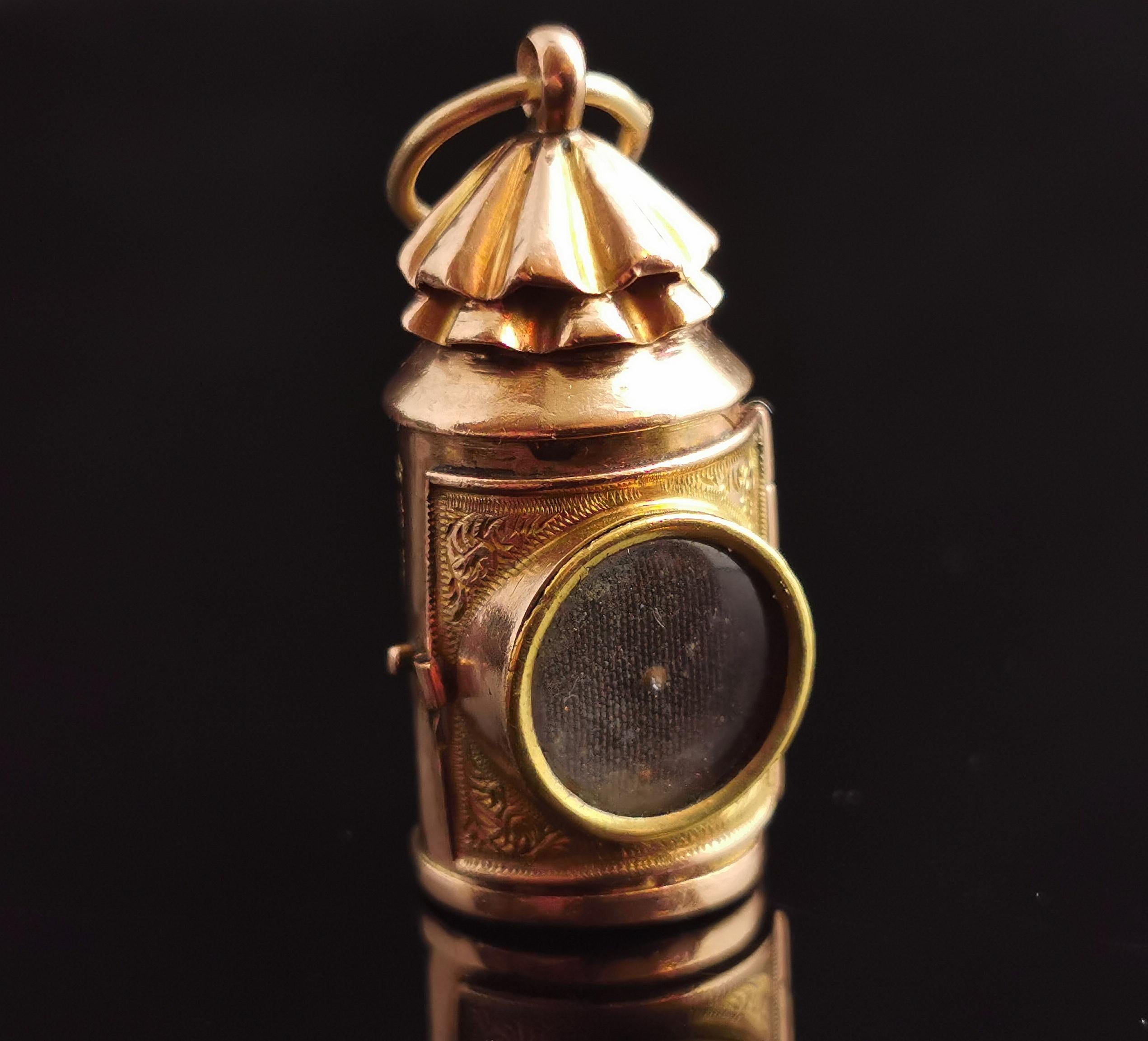 A rare and interesting novelty Victorian gold pendant.

It is carefully and well designed as a little railway lantern in 9kt yellow gold with old rosey tones.

The lantern has super realistic features that it looks as though it really opens up but