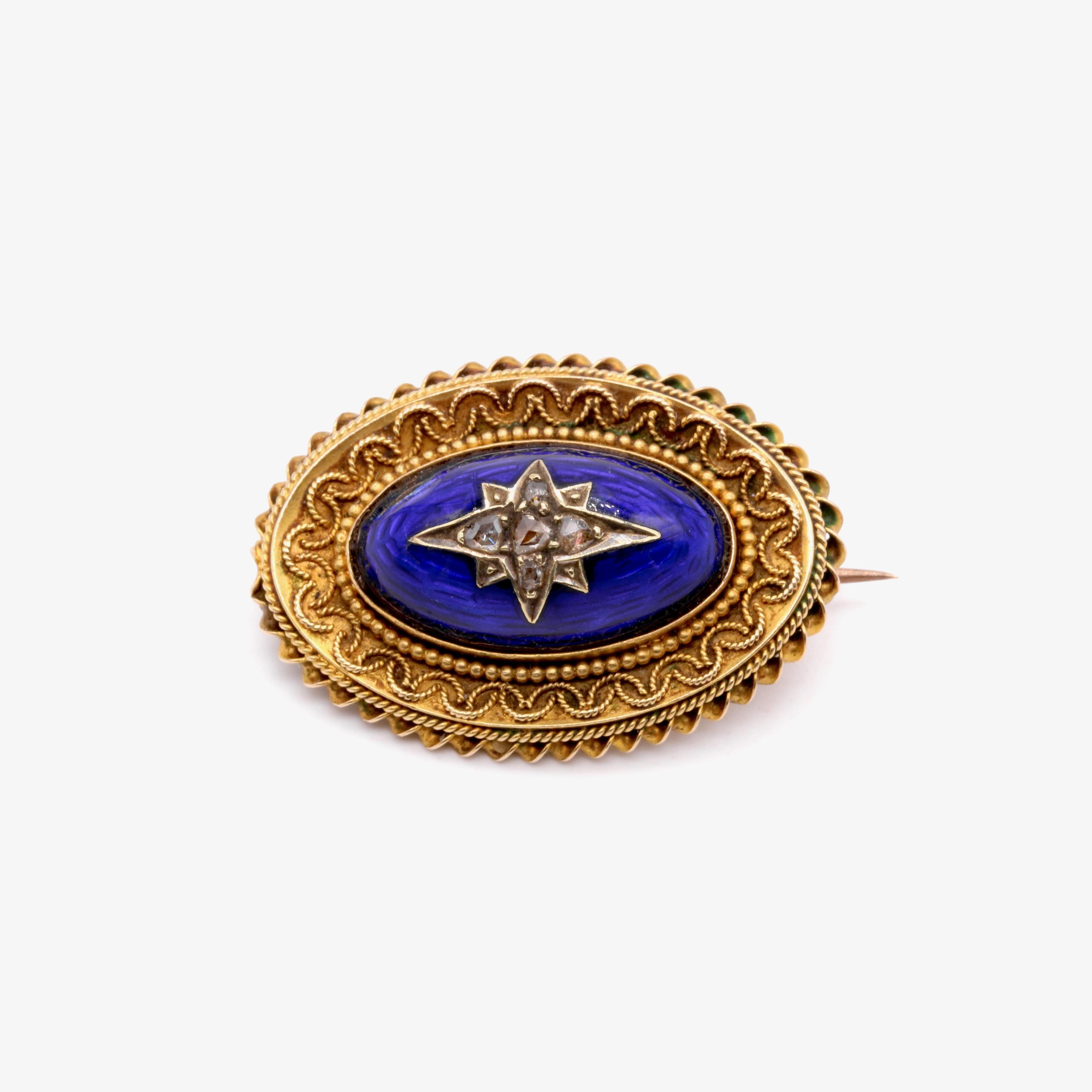 Victorien Broche victorienne ancienne de style néo-étrusque en or 9 carats, diamants taille rose et émail bleu en vente