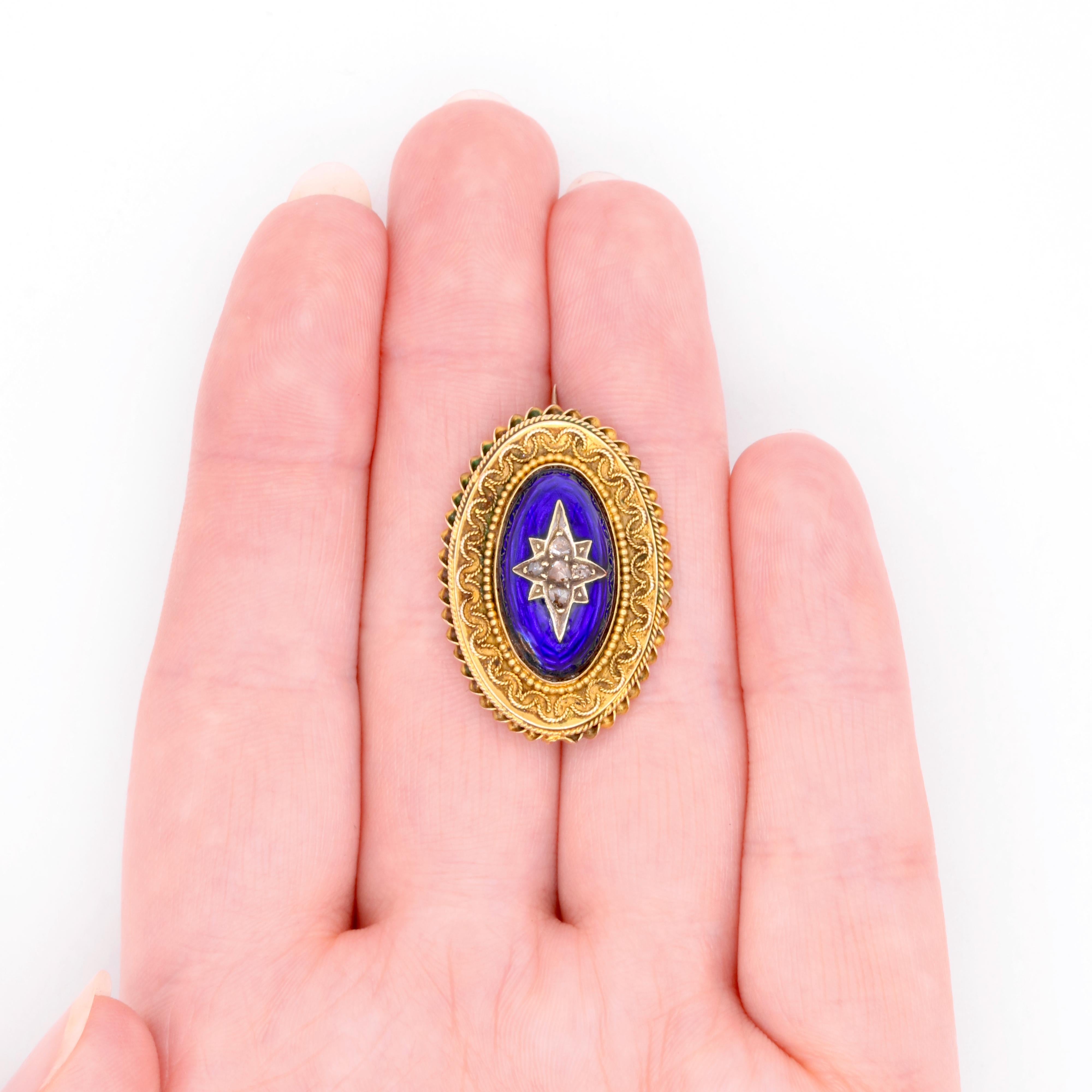 Broche victorienne ancienne de style néo-étrusque en or 9 carats, diamants taille rose et émail bleu en vente 3