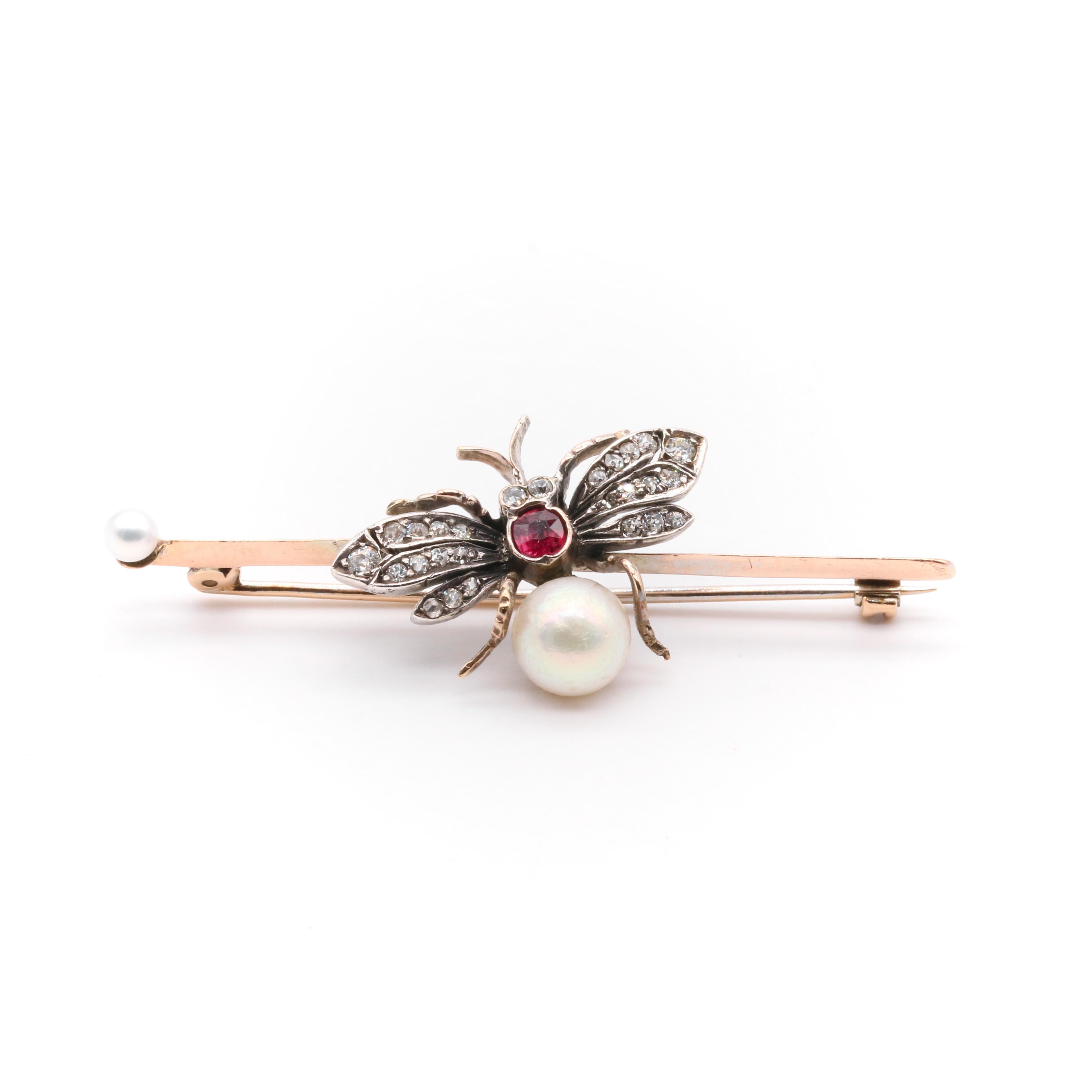 Antike viktorianische Brosche aus 9 Karat Roségold und Silber Rubin, Diamant und Perlen mit Insekten (Rundschliff) im Angebot