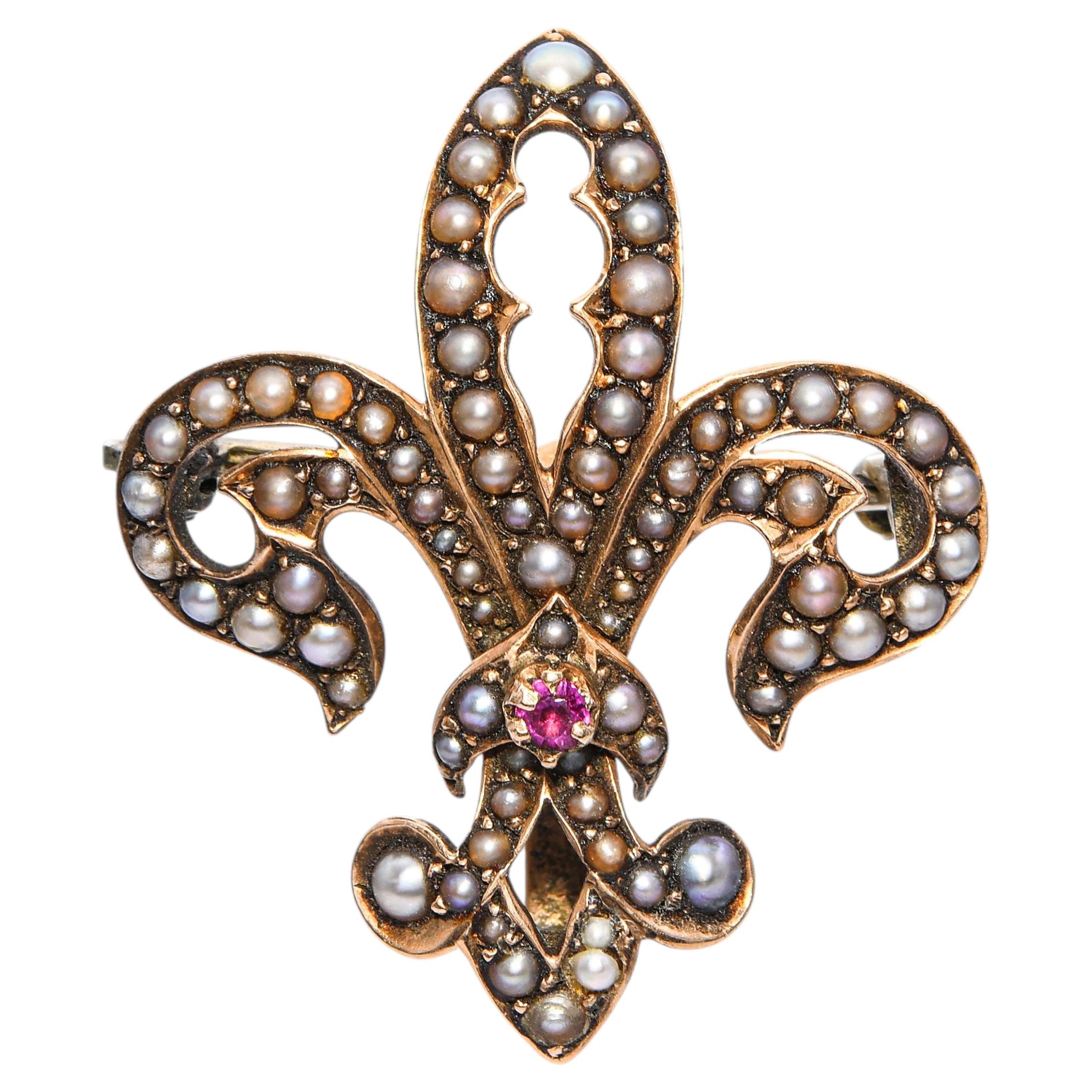 When were C clasps used on brooches?