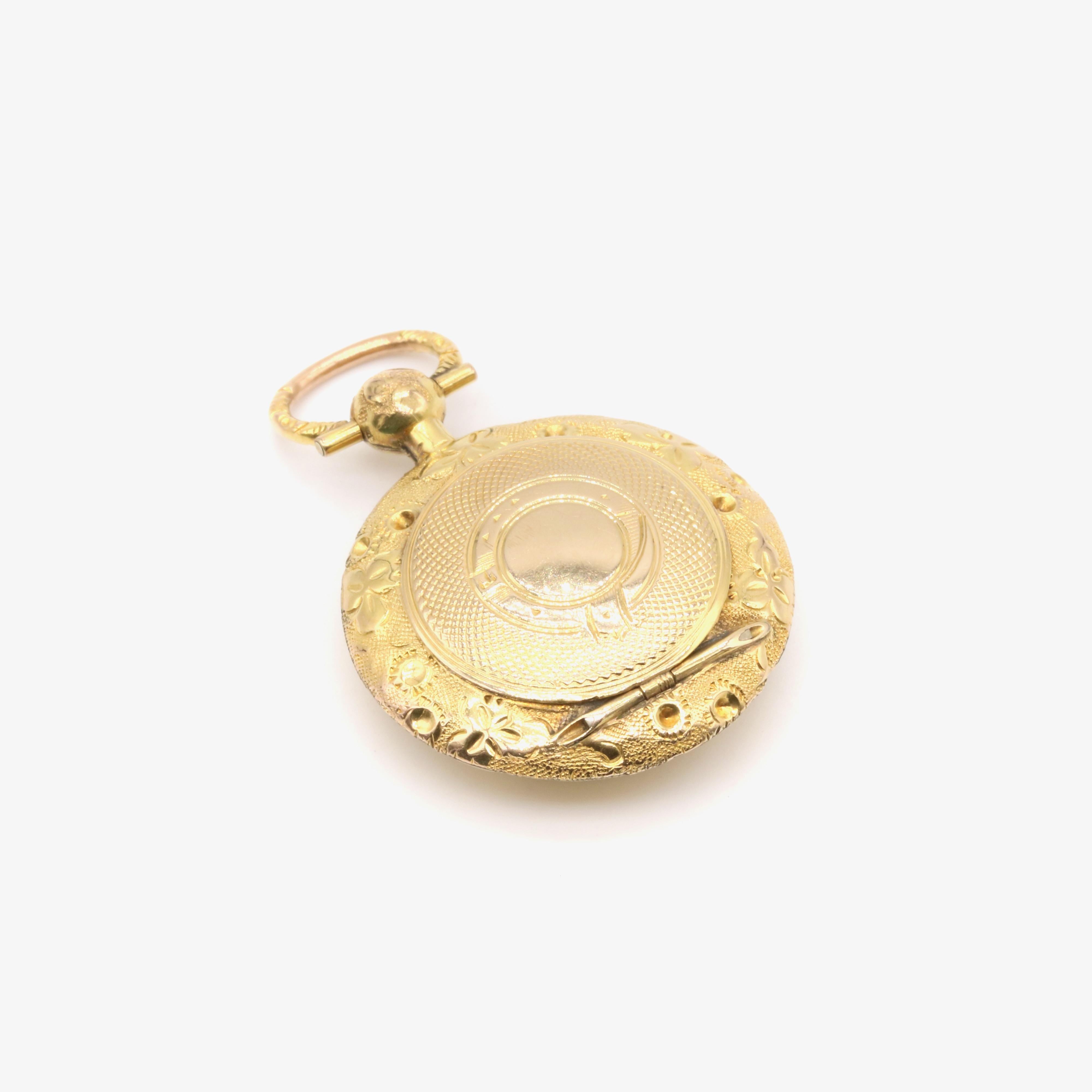 Women's or Men's Antique Victorian 9K Yellow Gold Garter and Shamrock Hinged Locket