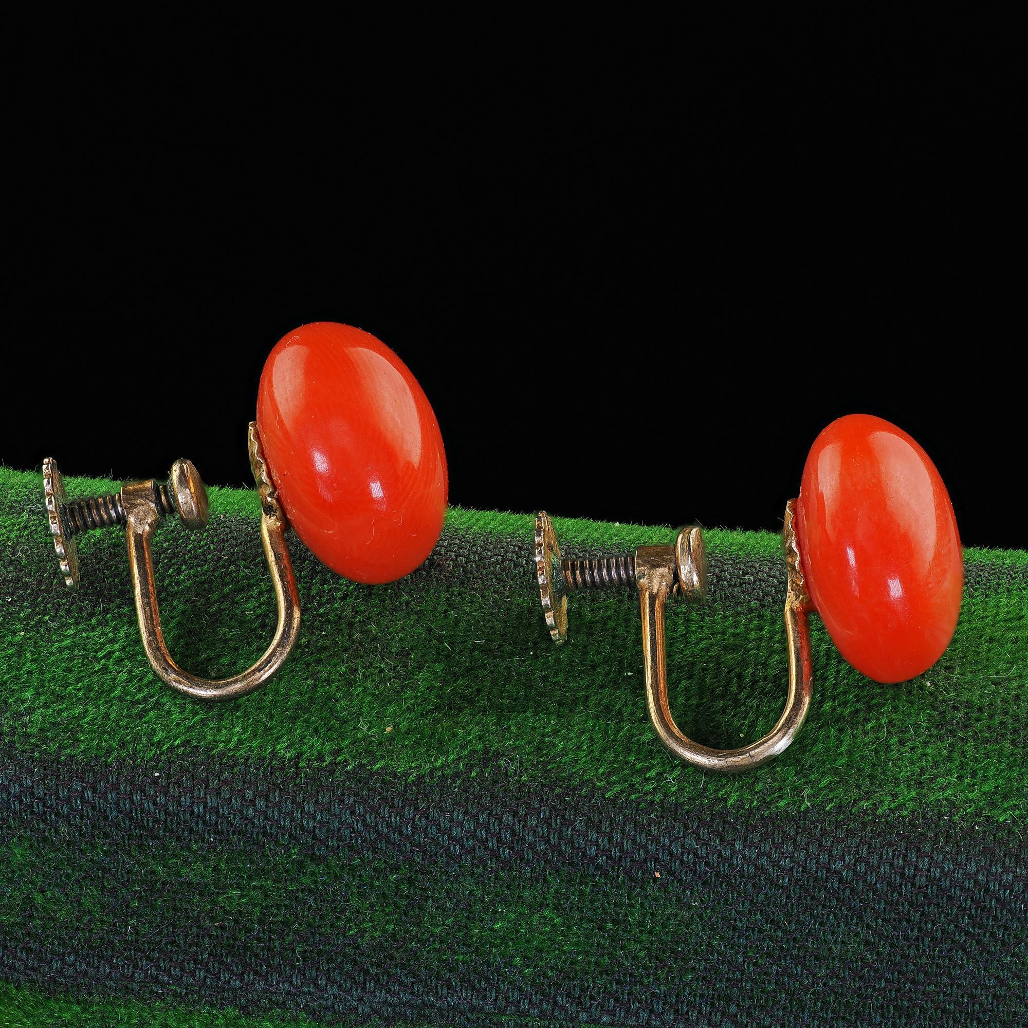 Antique Victorian 9K Yellow Gold Natural Red Coral Screw Back Earrings For Sale 2