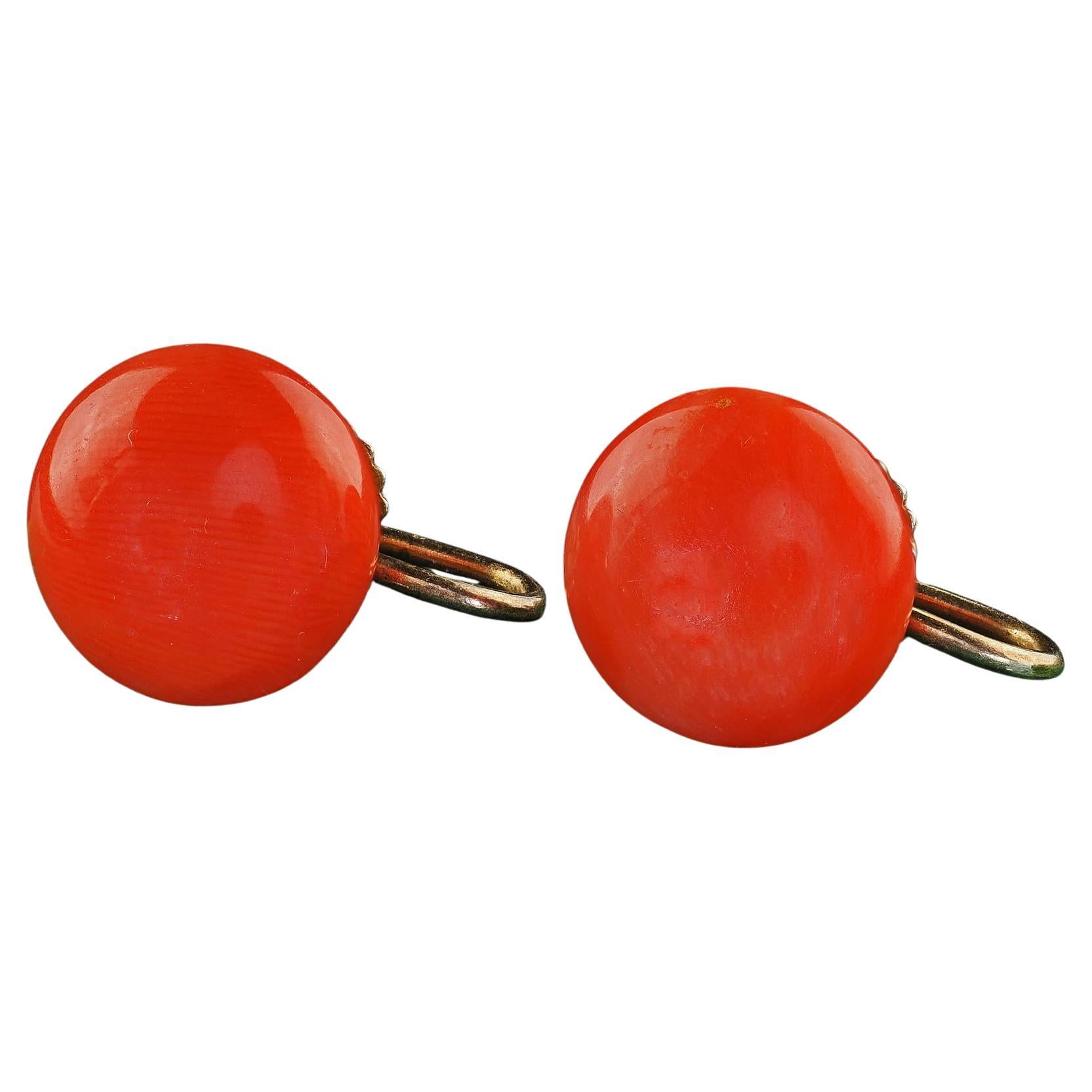 Antichi orecchini vittoriani in oro giallo 9K con chiusura a vite in corallo rosso naturale