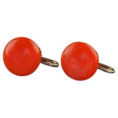Antichi orecchini vittoriani in oro giallo 9K con chiusura a vite in corallo rosso naturale