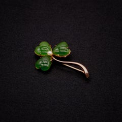 Antique Victorian 9K Yellow Gold Nephrite and Pearl Shamrock Brooch