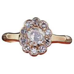 Antiker viktorianischer Verlobungsring aus 9 Karat Gelbgold mit Diamant-Cluster im alten Minenschliff