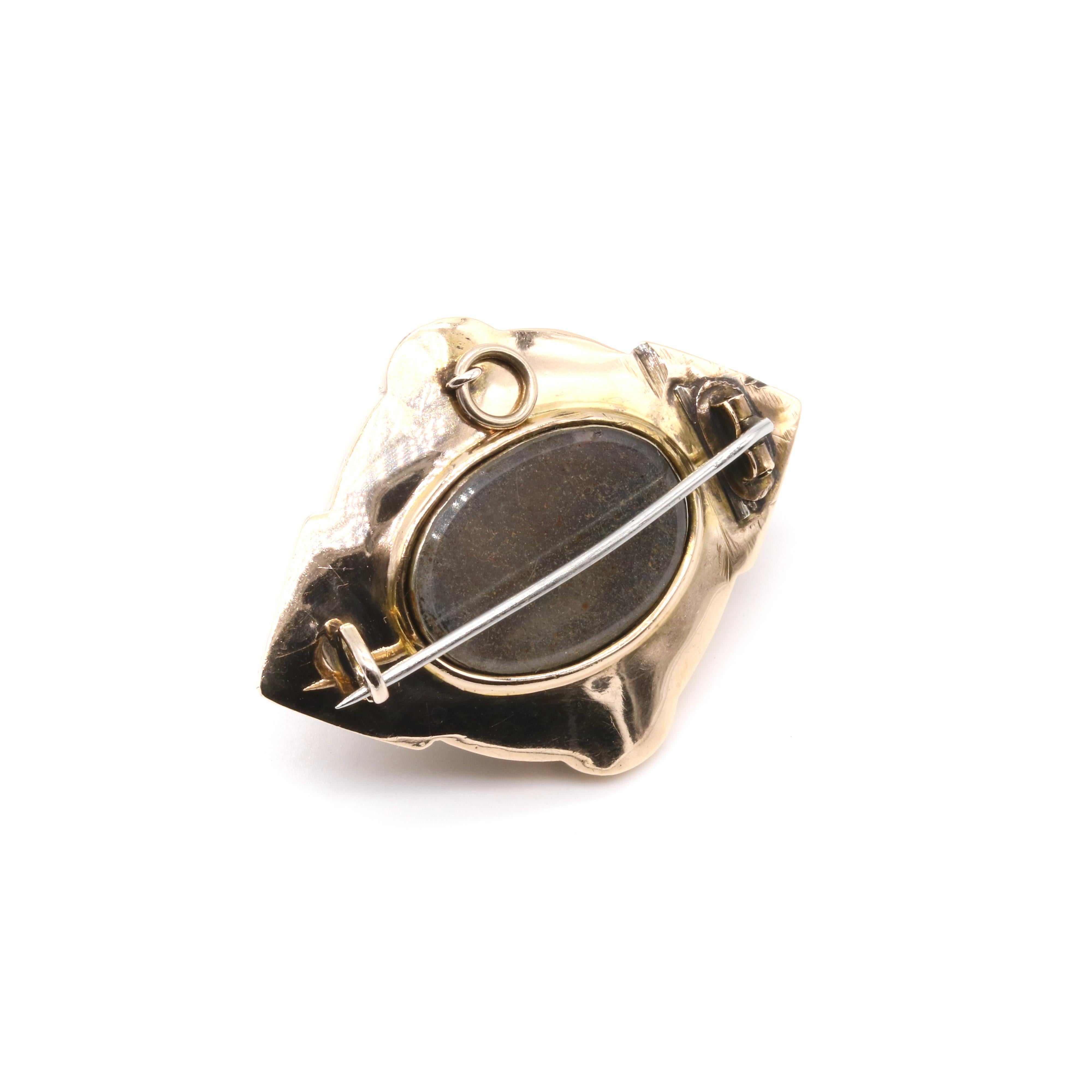 Antique Victorian 9K Yellow Gold Ornate Engraved Brooch For Sale 5