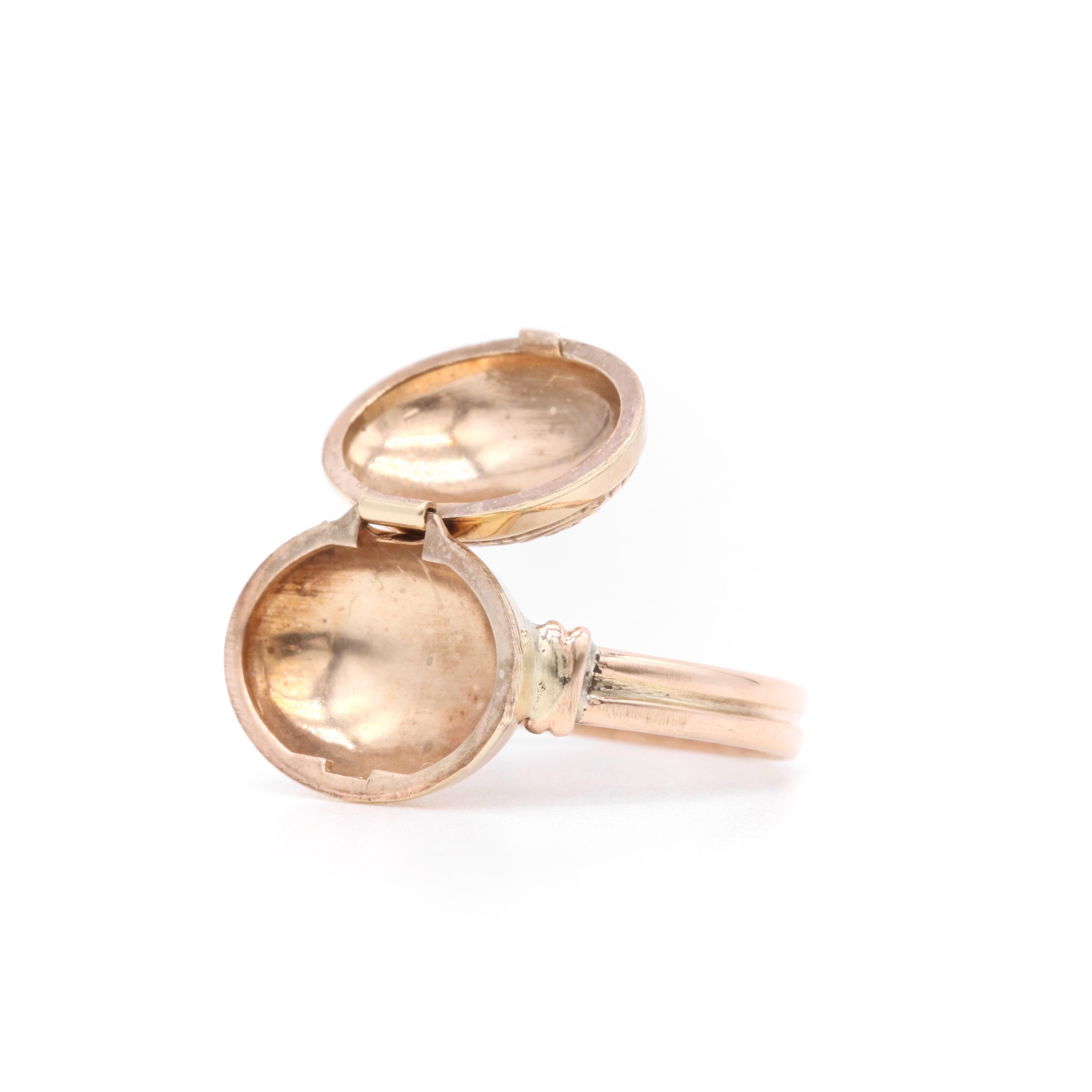 Women's or Men's Antique Victorian 9K Yellow Gold Oval Engraved Locket Ring For Sale