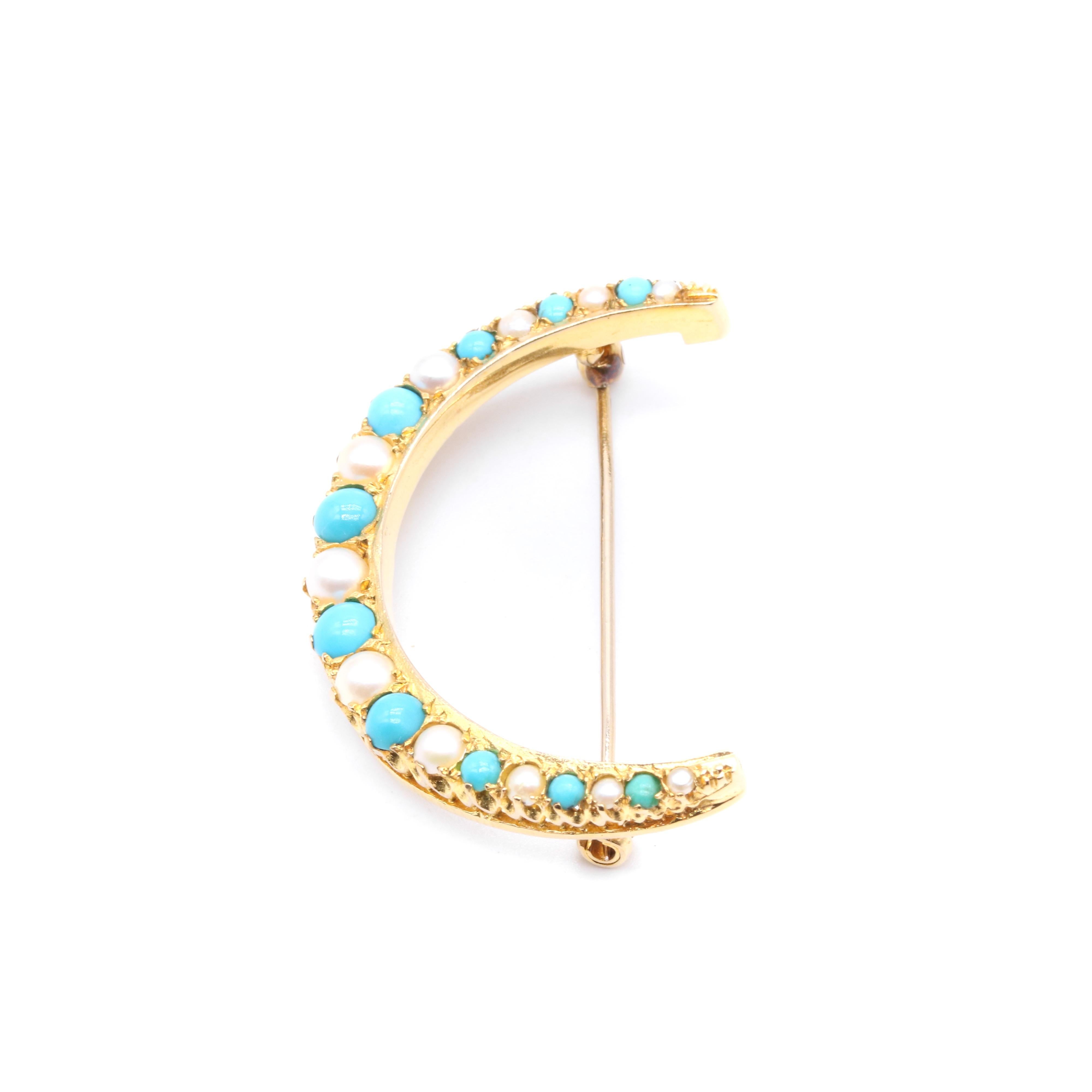 Antique Victorian 9K Yellow Gold Turquoise and Pearl Crescent Brooch In Good Condition For Sale In Staines-Upon-Thames, GB