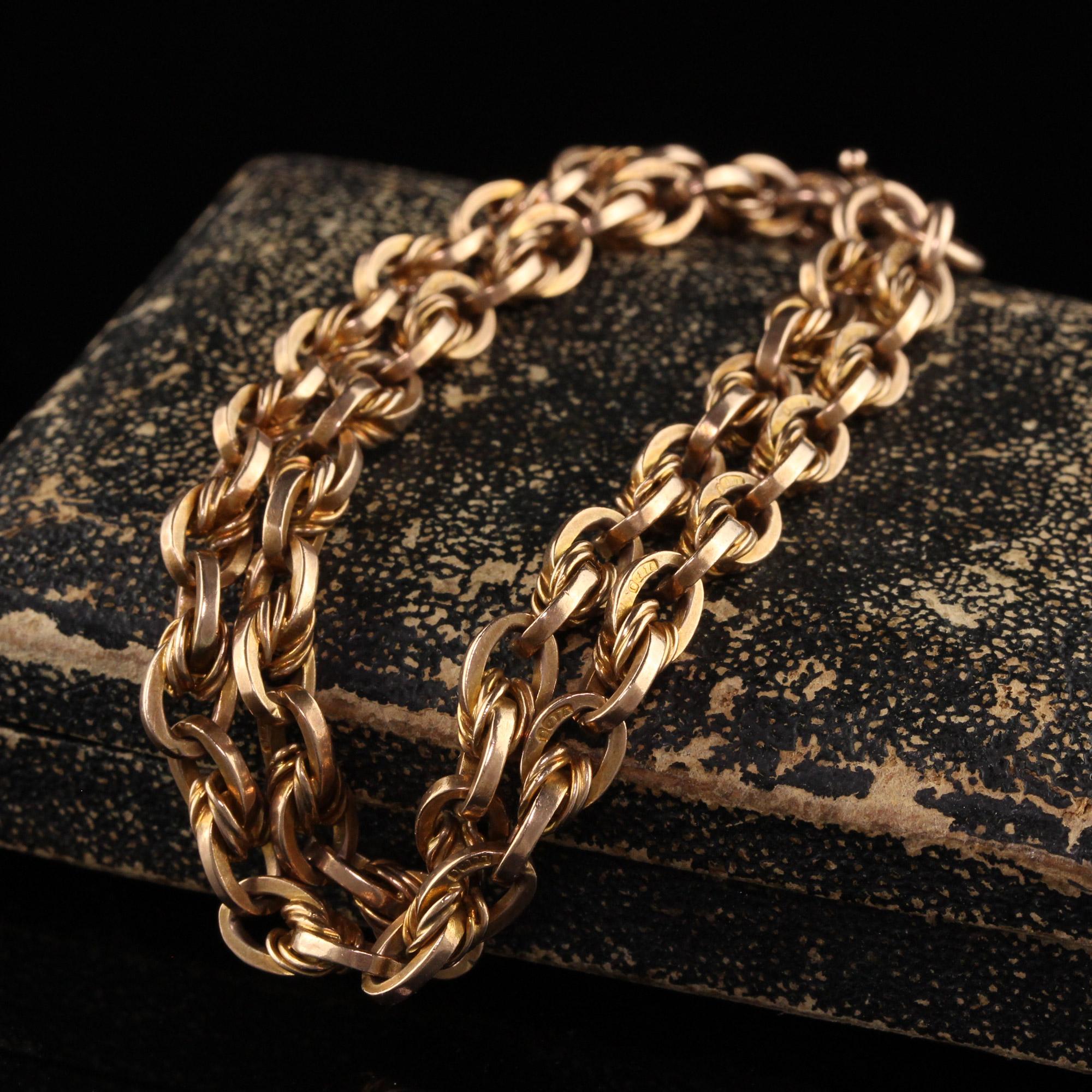 Schöne antike viktorianische 9K Gelbgold Twist Kette Armband. Dieses schöne Armband ist aus 9k Gelbgold gefertigt. Jedes Glied des Armbands ist mit .375 markiert und es ist in sehr gutem Zustand.

Artikel #B0061

Metall: 9K Gelbgold

Gewicht: 23,5