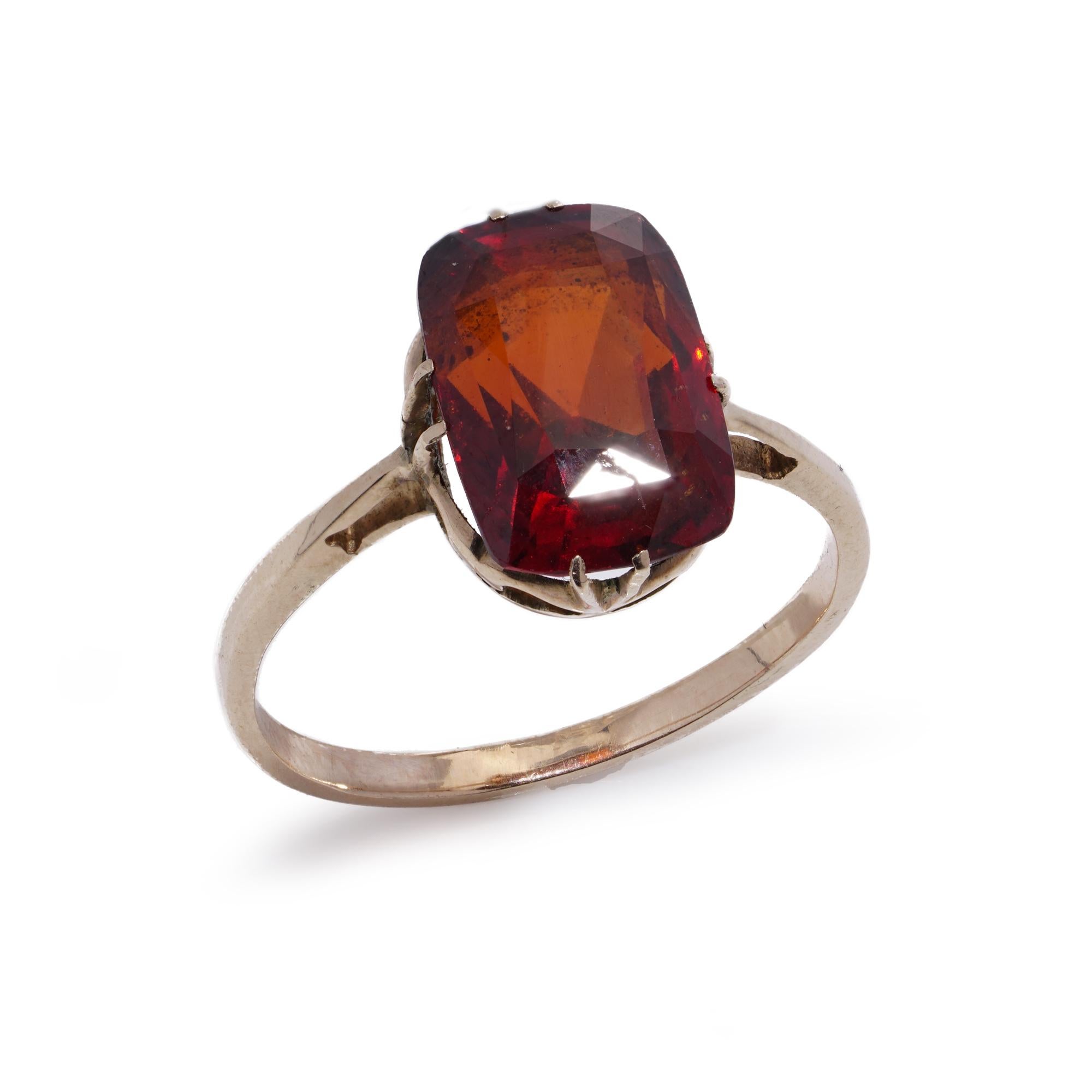 Antique Victorian 9kt gold 3.00 cts. orange citrine solitaire ring In Good Condition For Sale In Braintree, GB