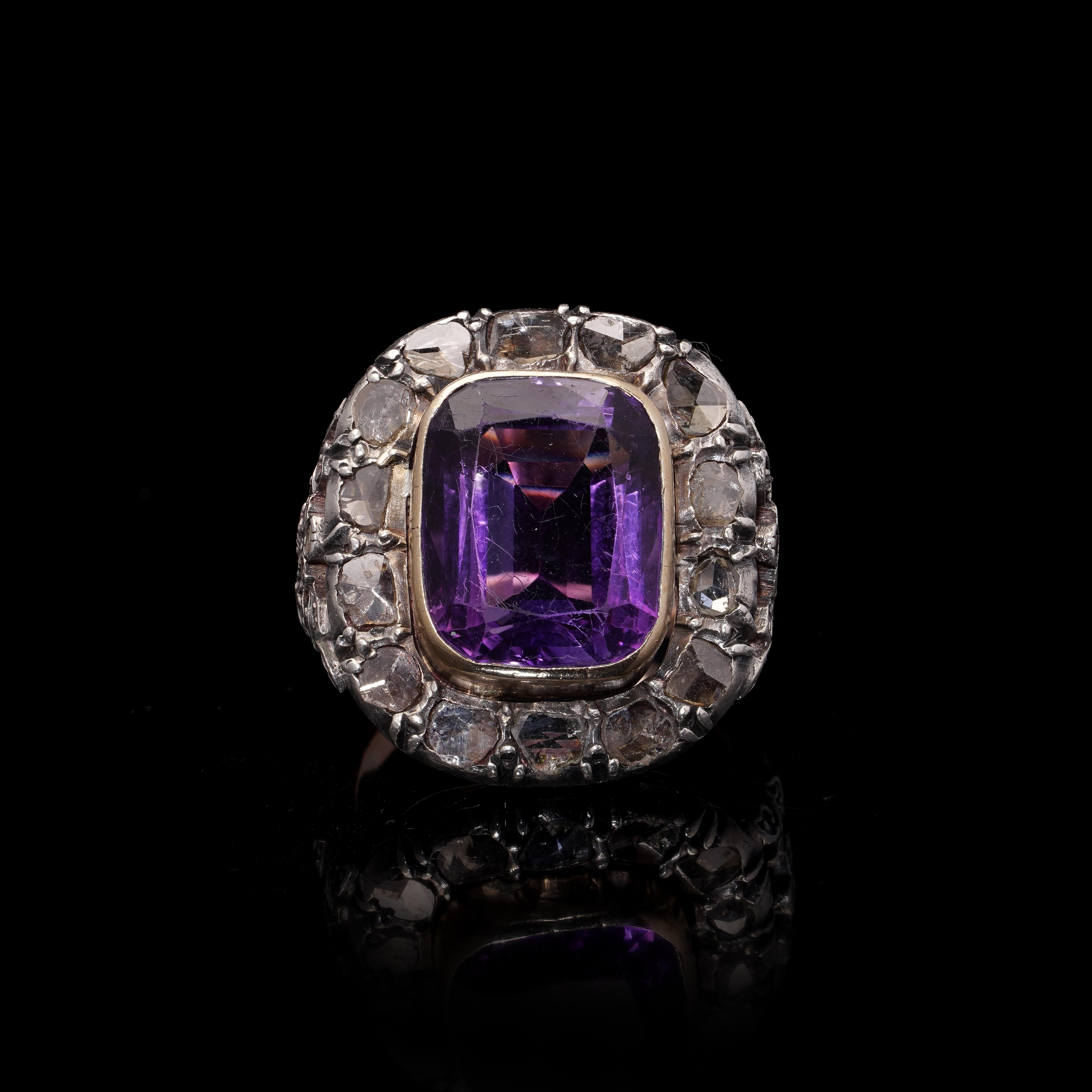 Victorien Bague victorienne ancienne en or et argent 9 carats avec améthyste taillée en rose, c. 1 en vente