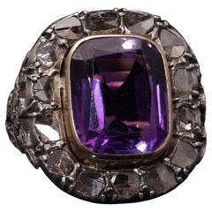 Antiguo anillo victoriano de oro de 9 quilates y plata con amatista y diamantes talla rosa, c. 1