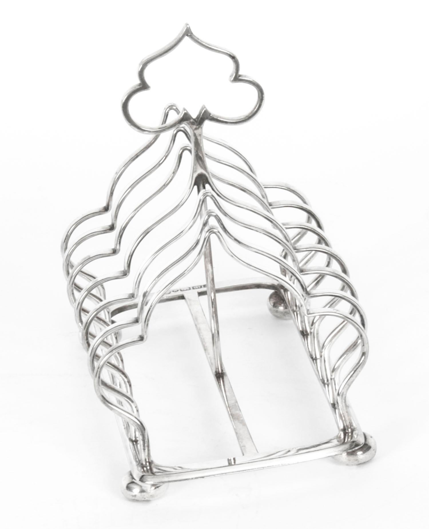 This is a lovely antique Victorian silver plated toast rack renowned silversmiths Elkington, Mason & Co Birmingham, Circa 1880 in date.

This seven-bar toast-rack is in the shape of the Ace of Spades, features shaped and graduated wire-work bars,