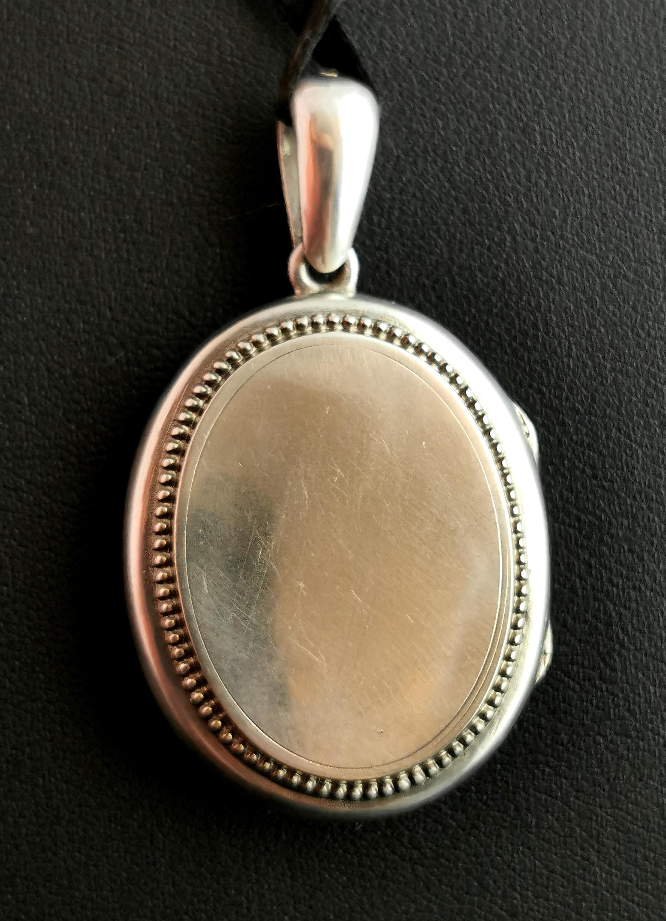 Antique Victorian AEI Locket Pendant, Amity, Eternity, Infinity In Good Condition In NEWARK, GB