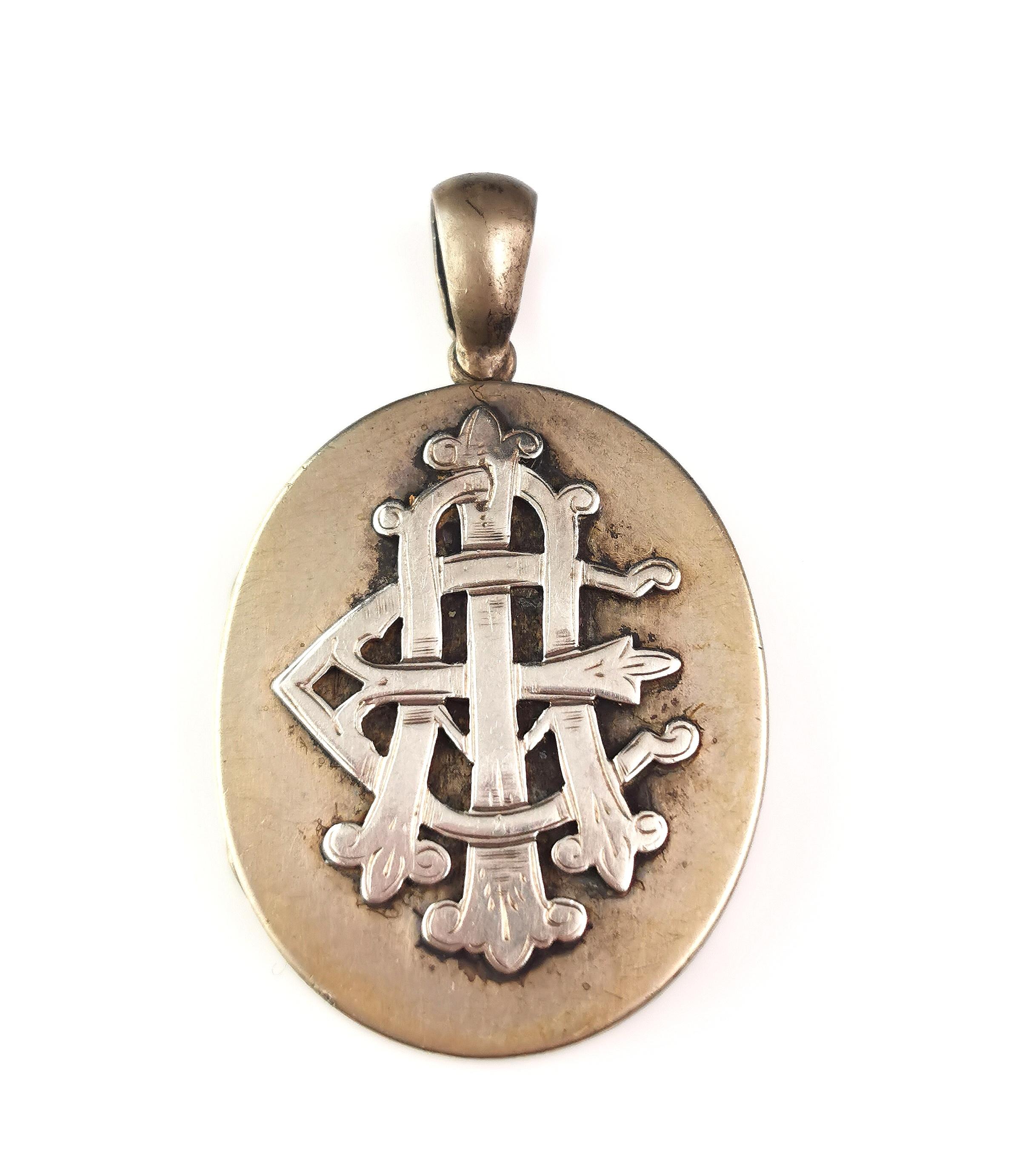 Antique Victorian AEI locket pendant, Silver plated  For Sale 7