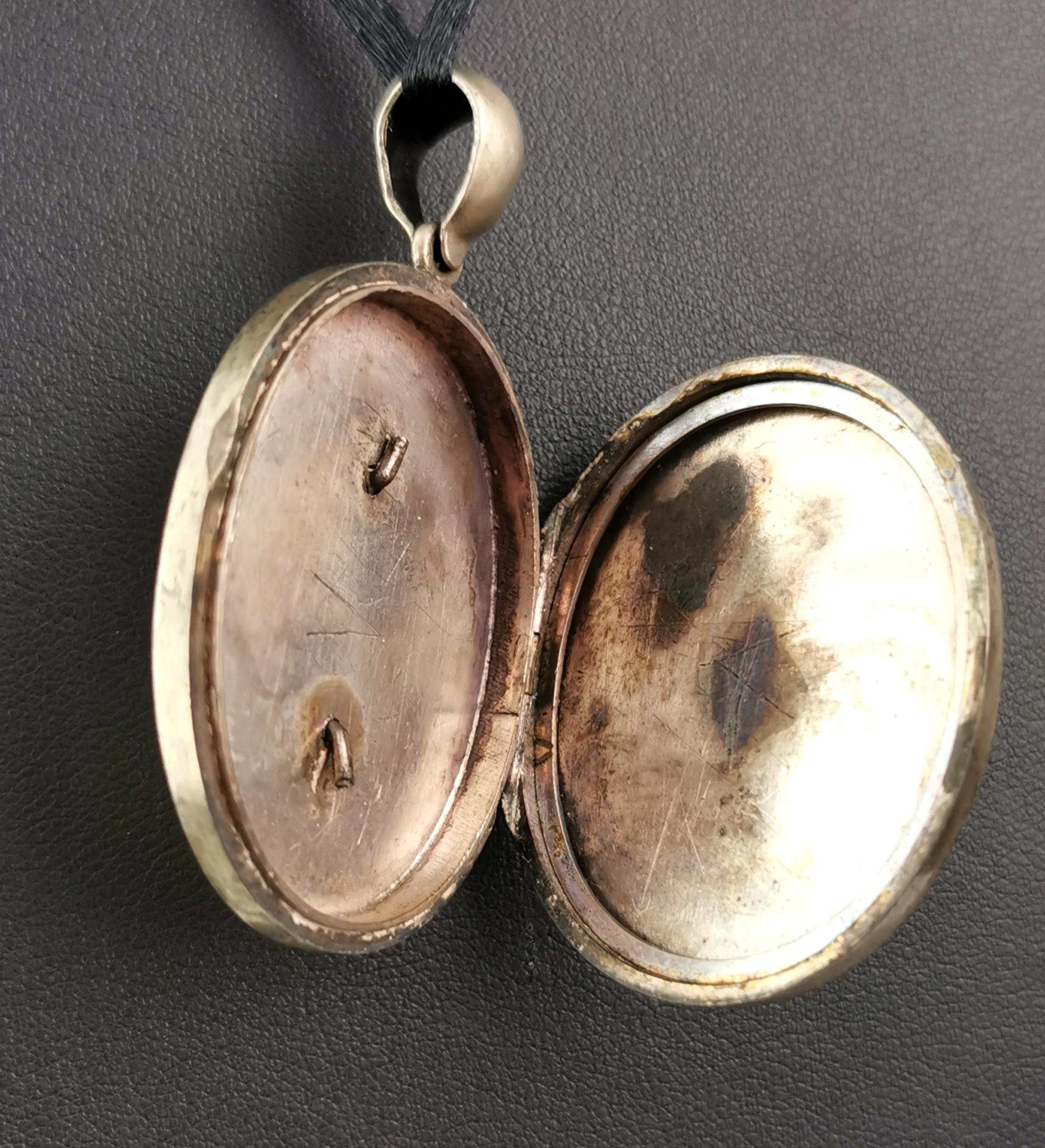 Antique Victorian AEI locket pendant, Silver plated  For Sale 3
