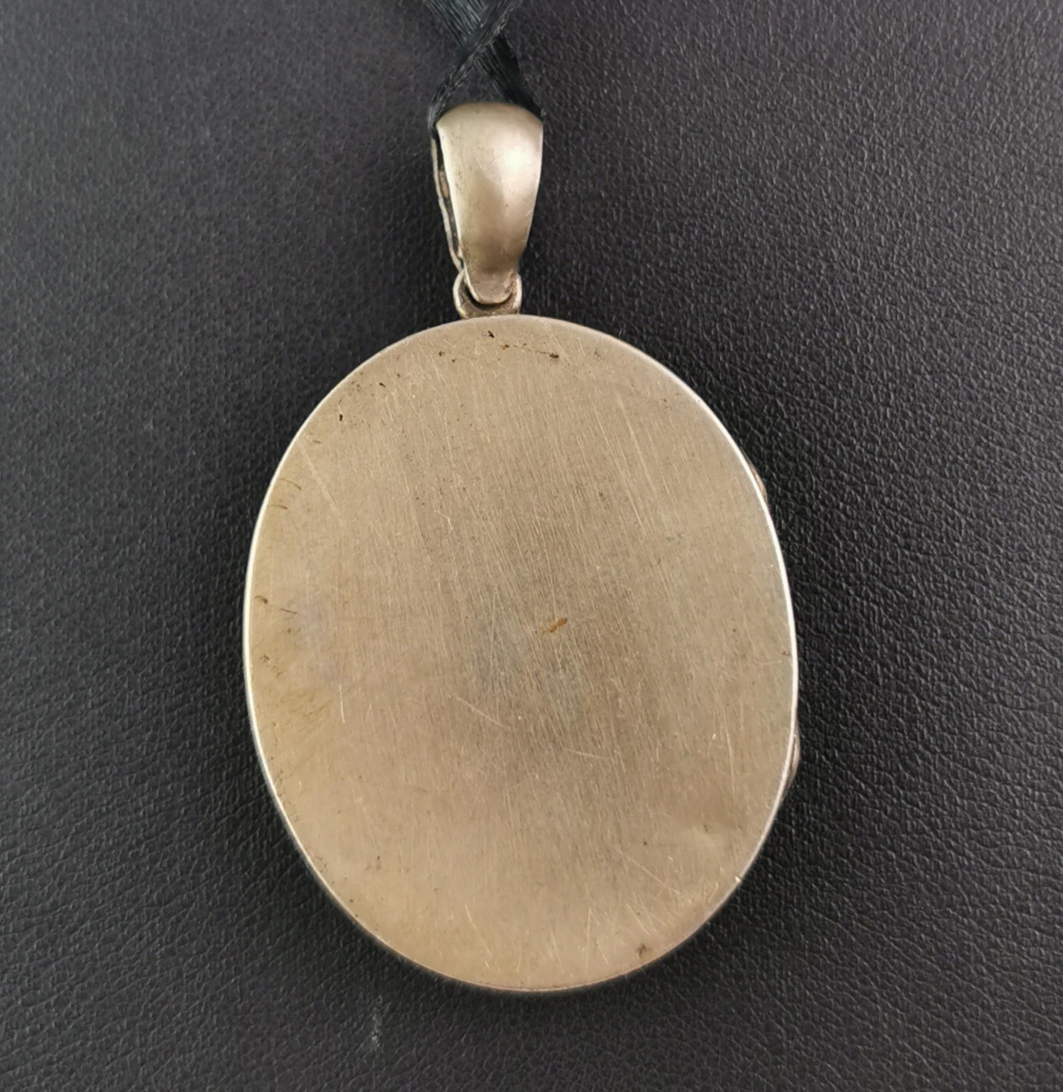 Antique Victorian AEI locket pendant, Silver plated  For Sale 4