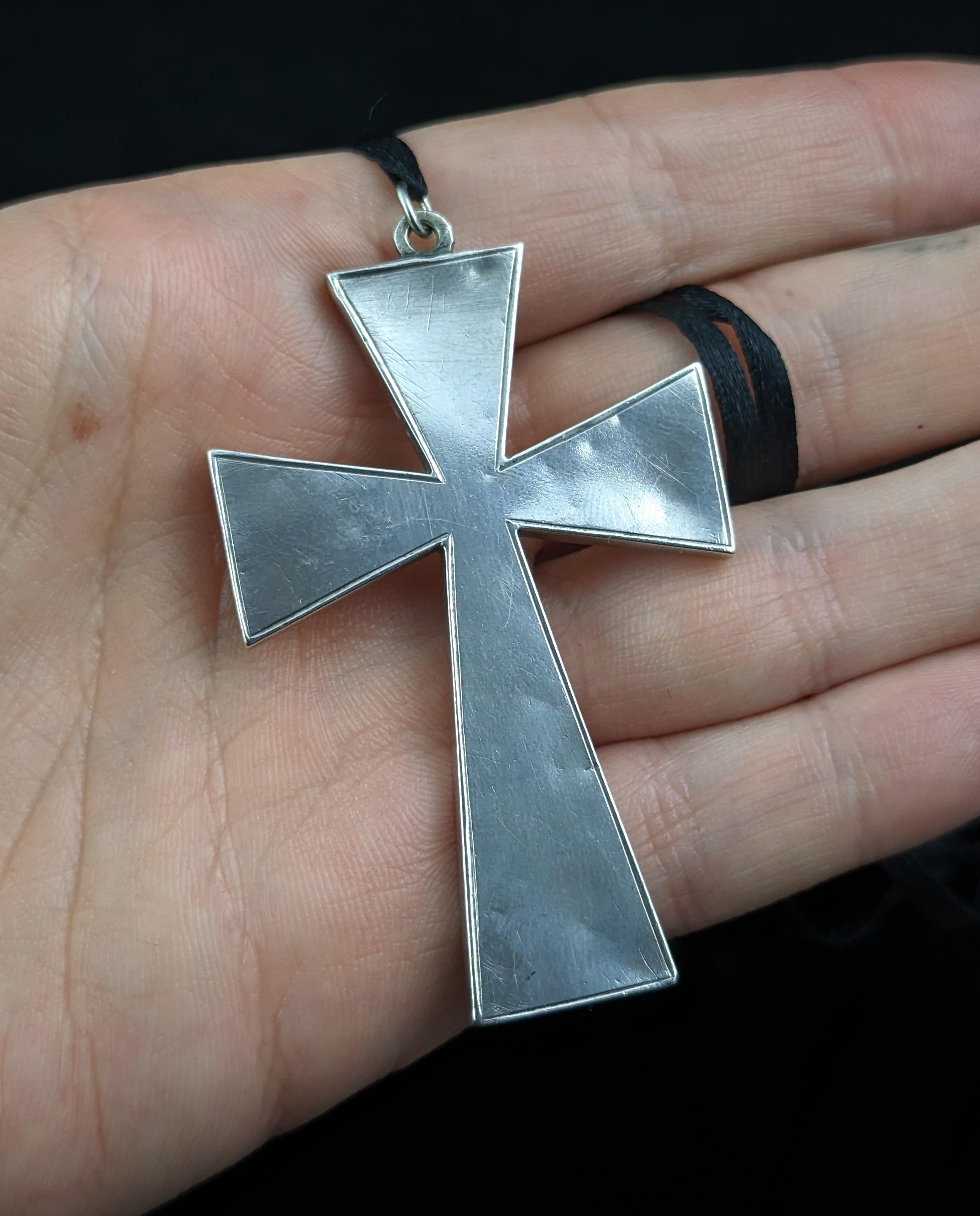 Antique Victorian Aesthetic cross pendant, sterling silver and 9k gold  For Sale 1