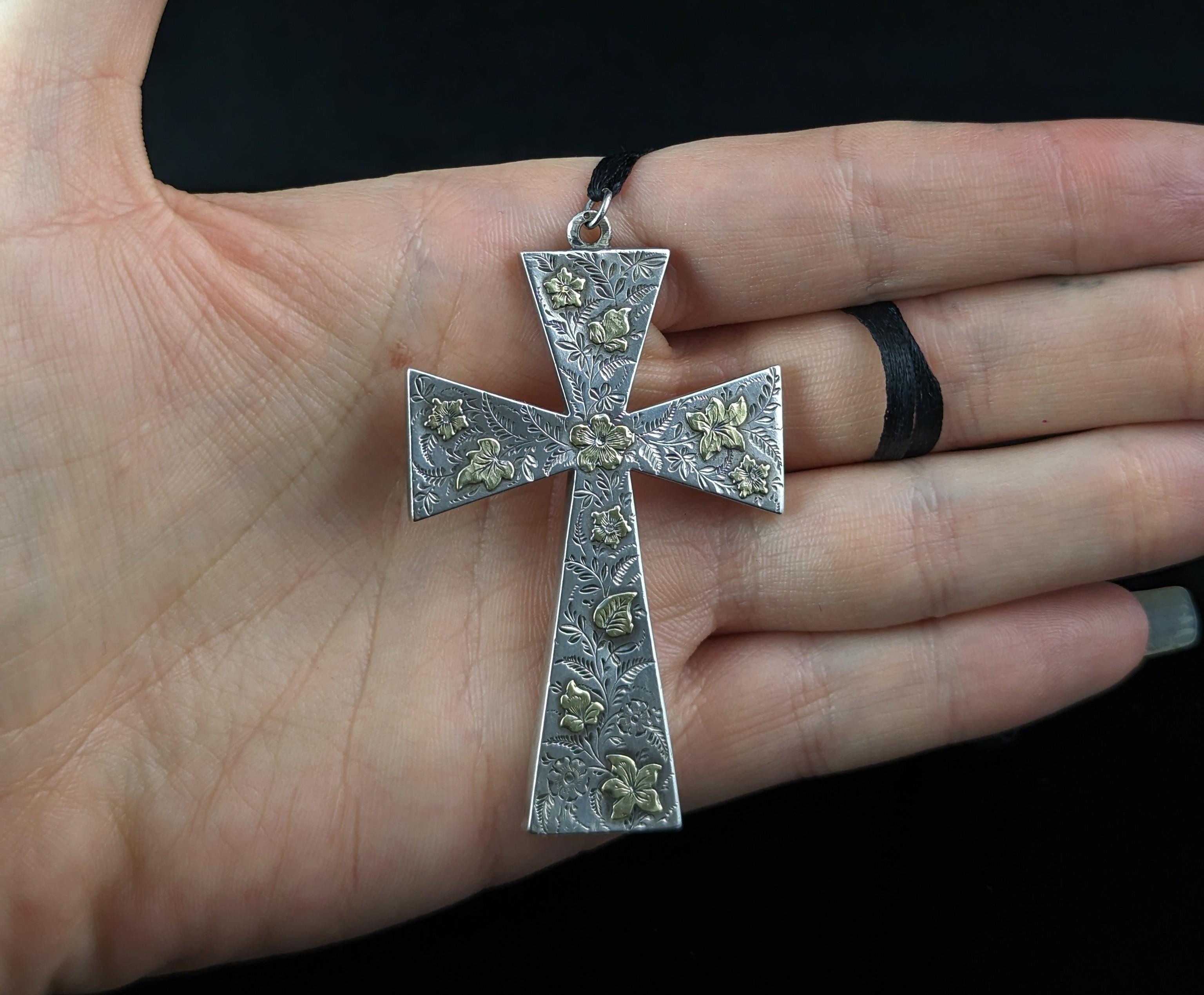 Antique Victorian Aesthetic cross pendant, sterling silver and 9k gold  For Sale 3