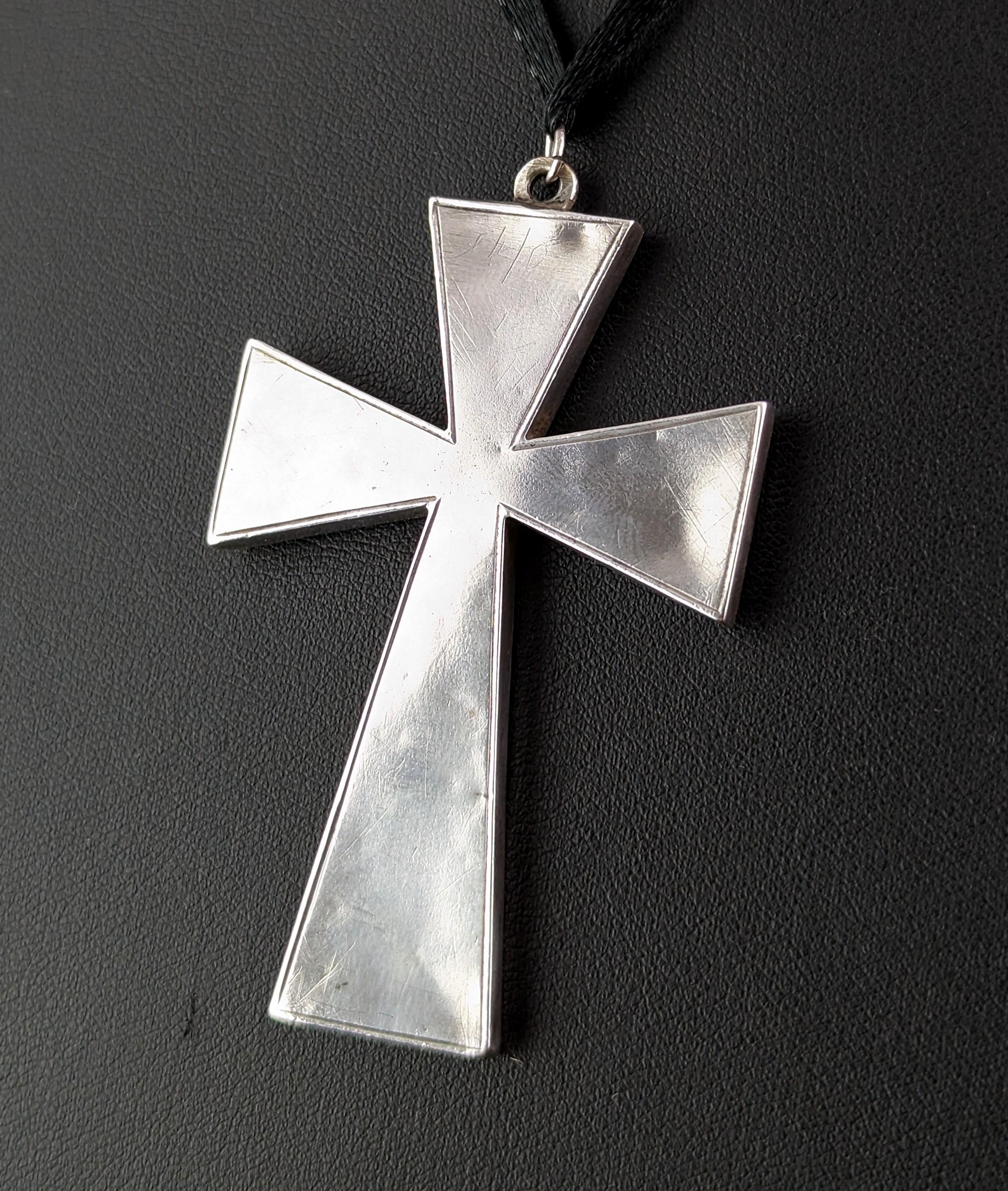 Antique Victorian Aesthetic cross pendant, sterling silver and 9k gold  For Sale 4