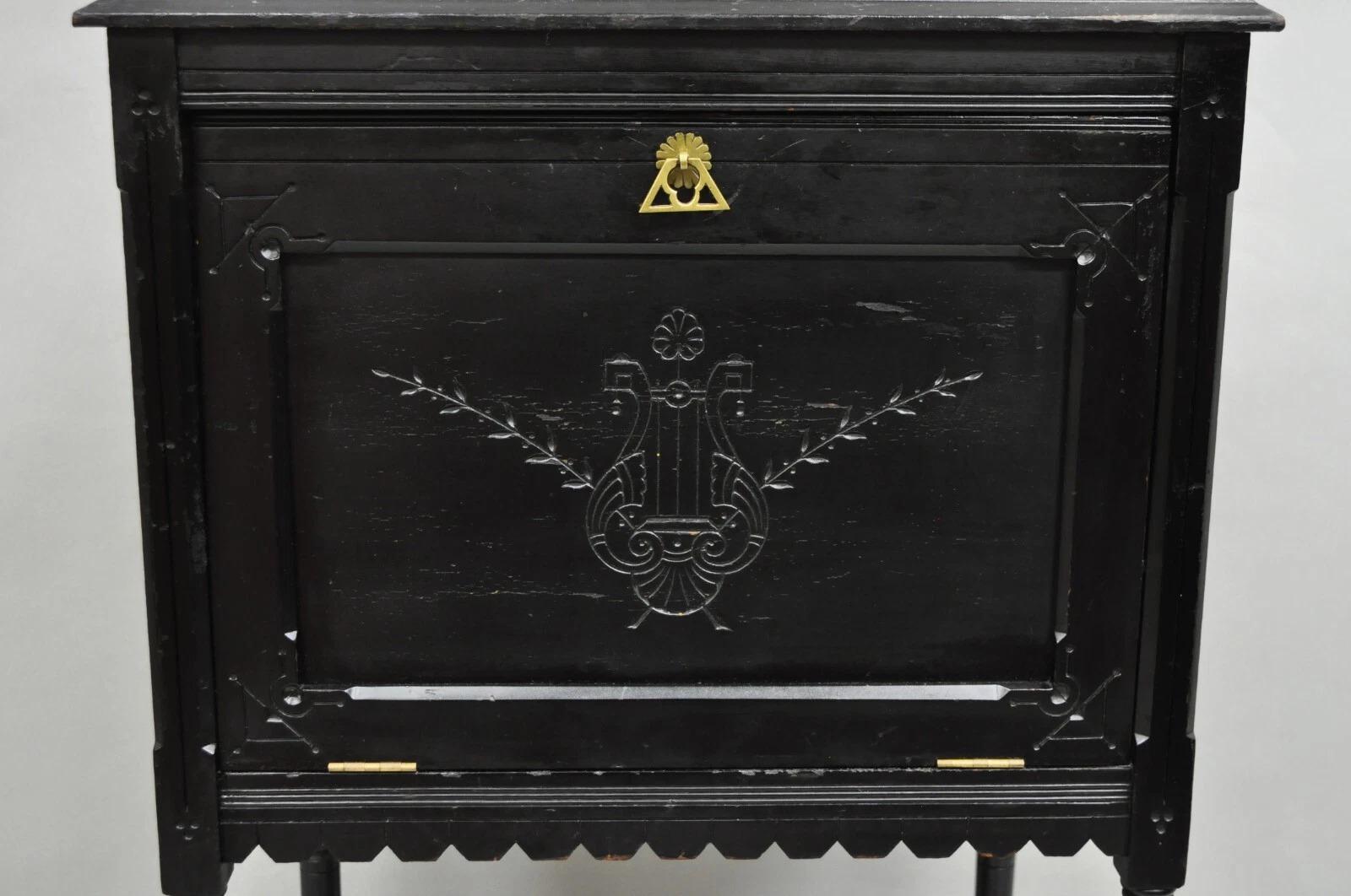 Antique Victorian Aesthetic Movement Black Ebonized Music Stand Side Table In Good Condition For Sale In Philadelphia, PA