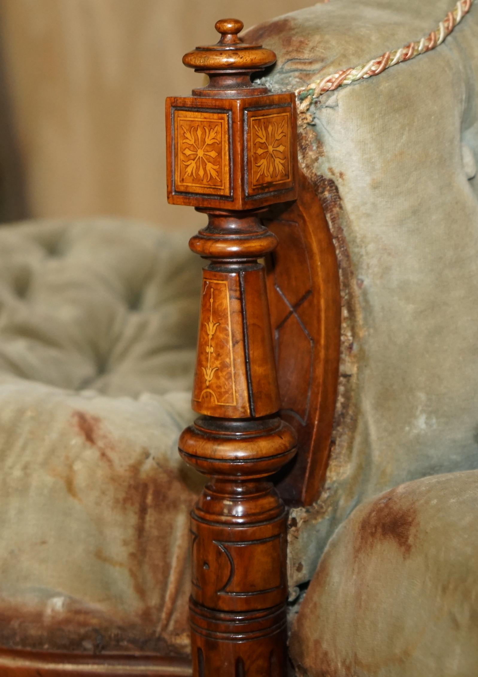 ANTIQUE ViCTORIAN AESTHETIC MOVEMENT BURR WALNUT TETE A TETE CONVERSATION SOFA (Handgefertigt) im Angebot