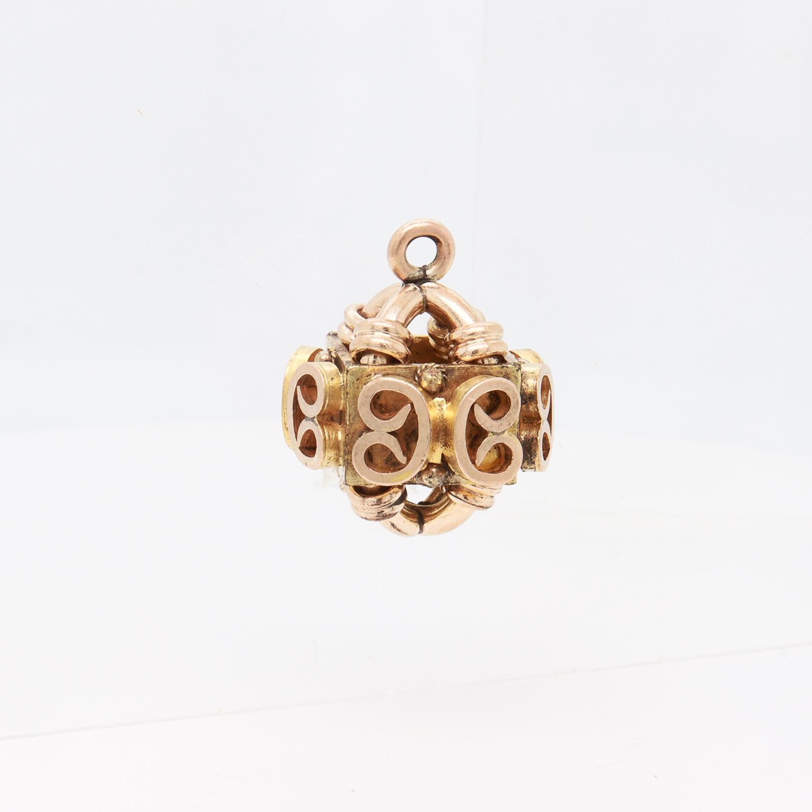 Antique Victorien/Aesthetic Movement Montre architecturale en or Fob/Charm en vente 5