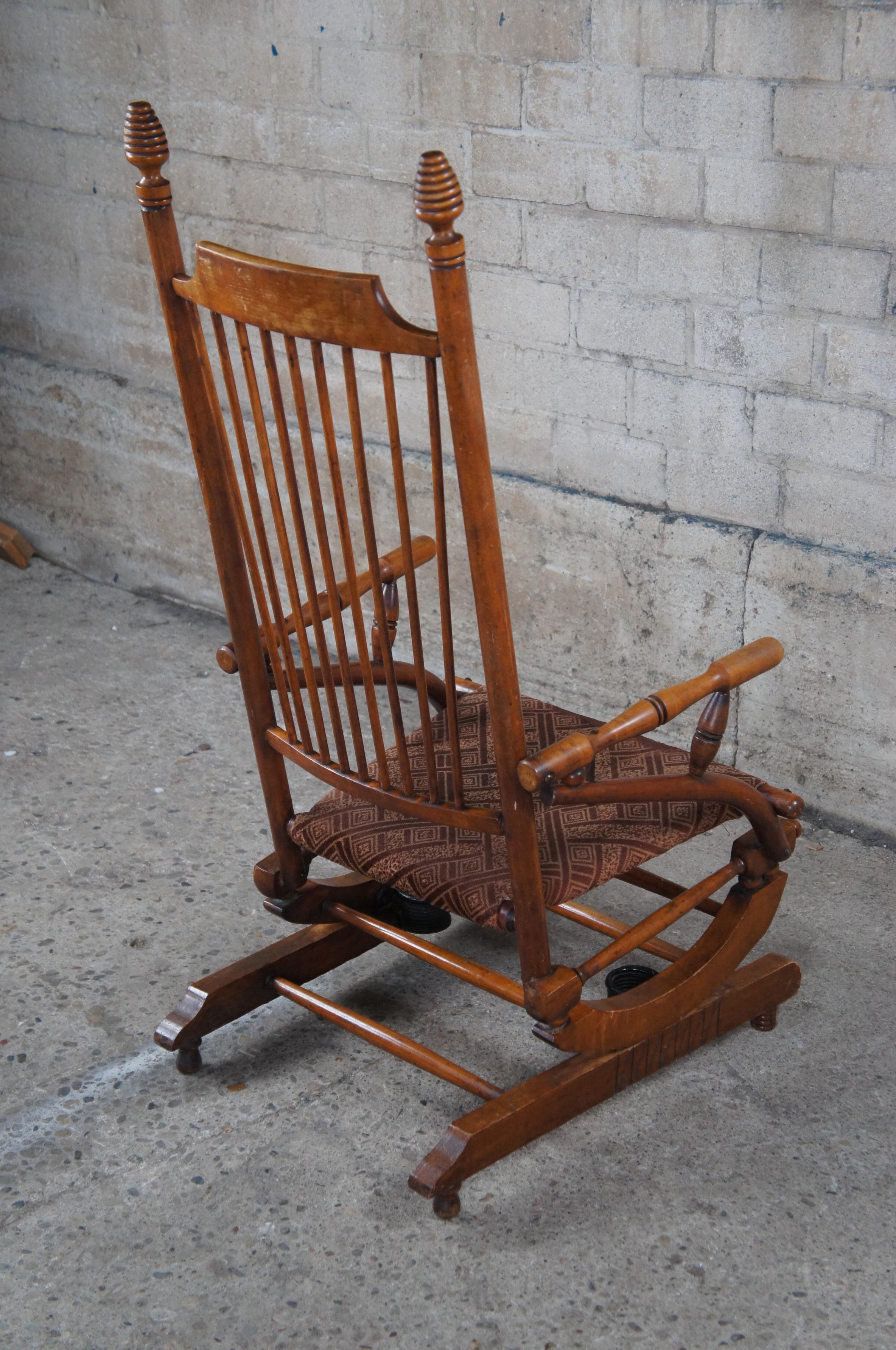 Antique Victorian Aesthetic Movement Oak Platform Rocking Chair Rocker Beehive In Good Condition For Sale In Dayton, OH